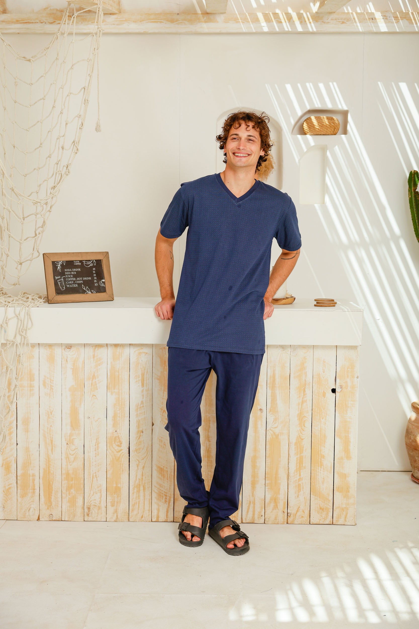 بيجاما نص كم مطبوع رقبه V بنطلون ساده