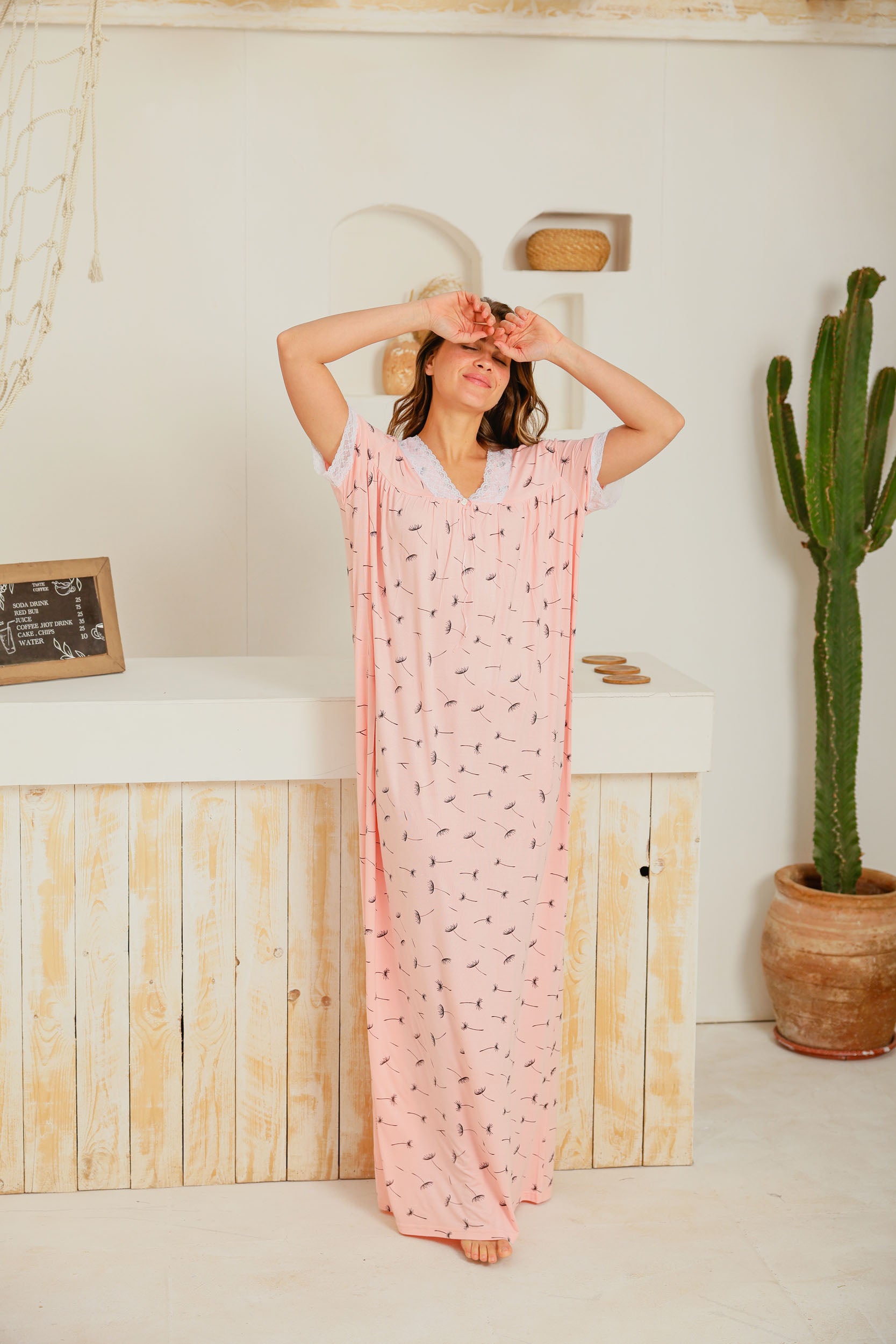 قميص نص كم مطبوع بدانتيل فسكوز ليكرا