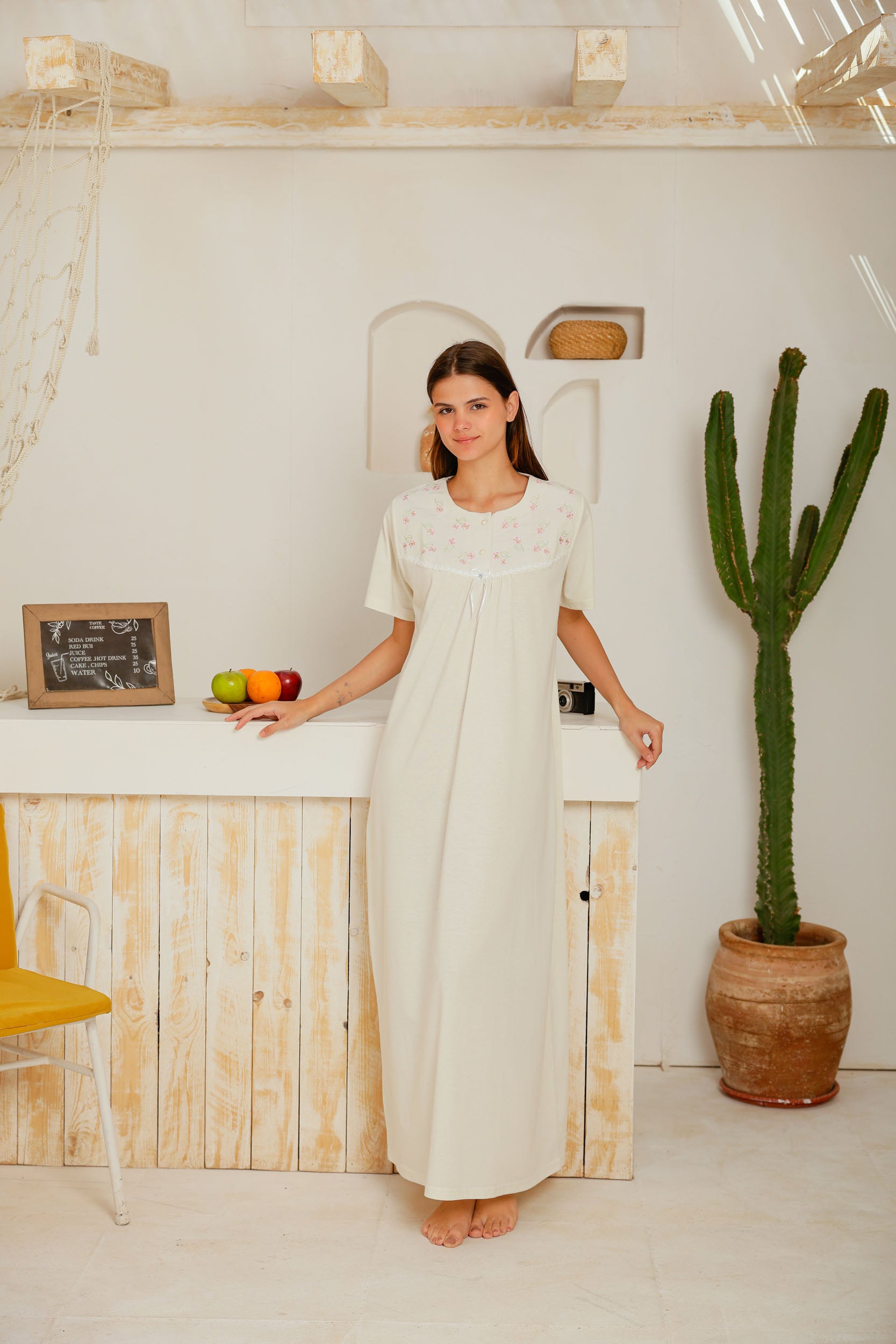 قميص نص كم ساده مطرز ورده