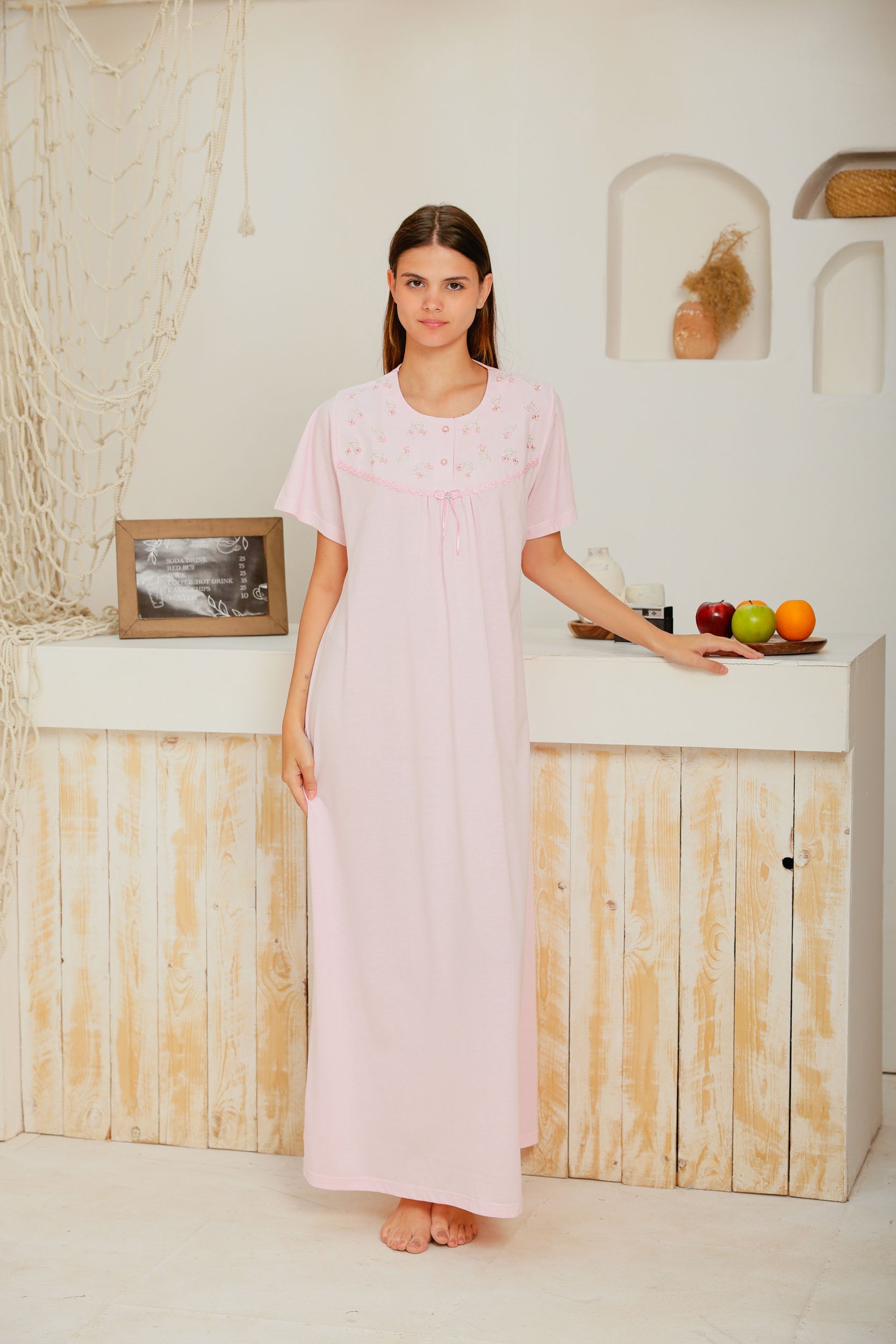 قميص نص كم ساده مطرز ورده