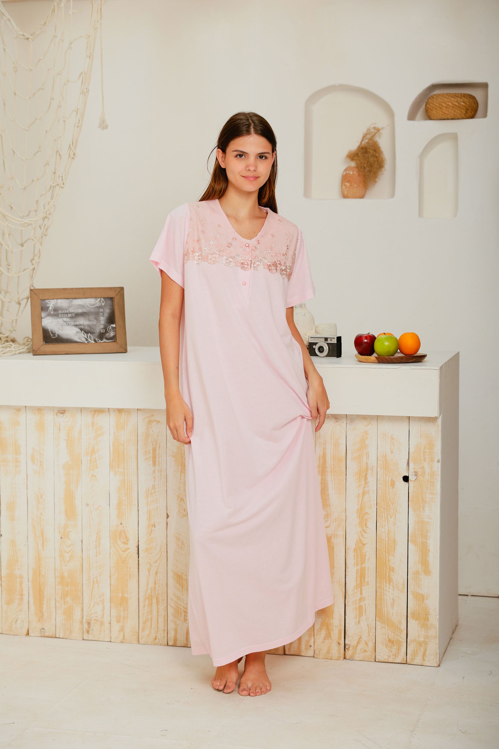 قميص نص كم بوراير بدانتيل علي الصدر