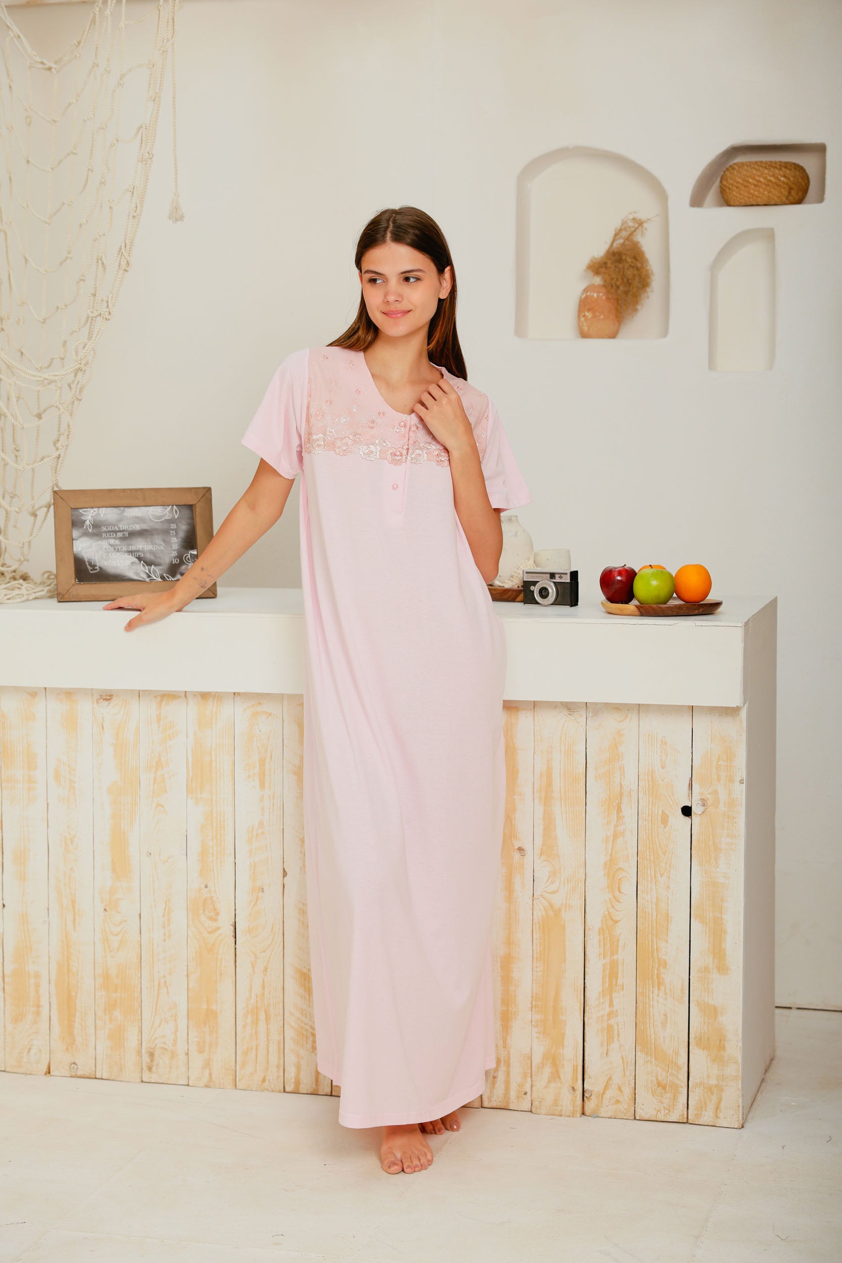 قميص نص كم بوراير بدانتيل علي الصدر