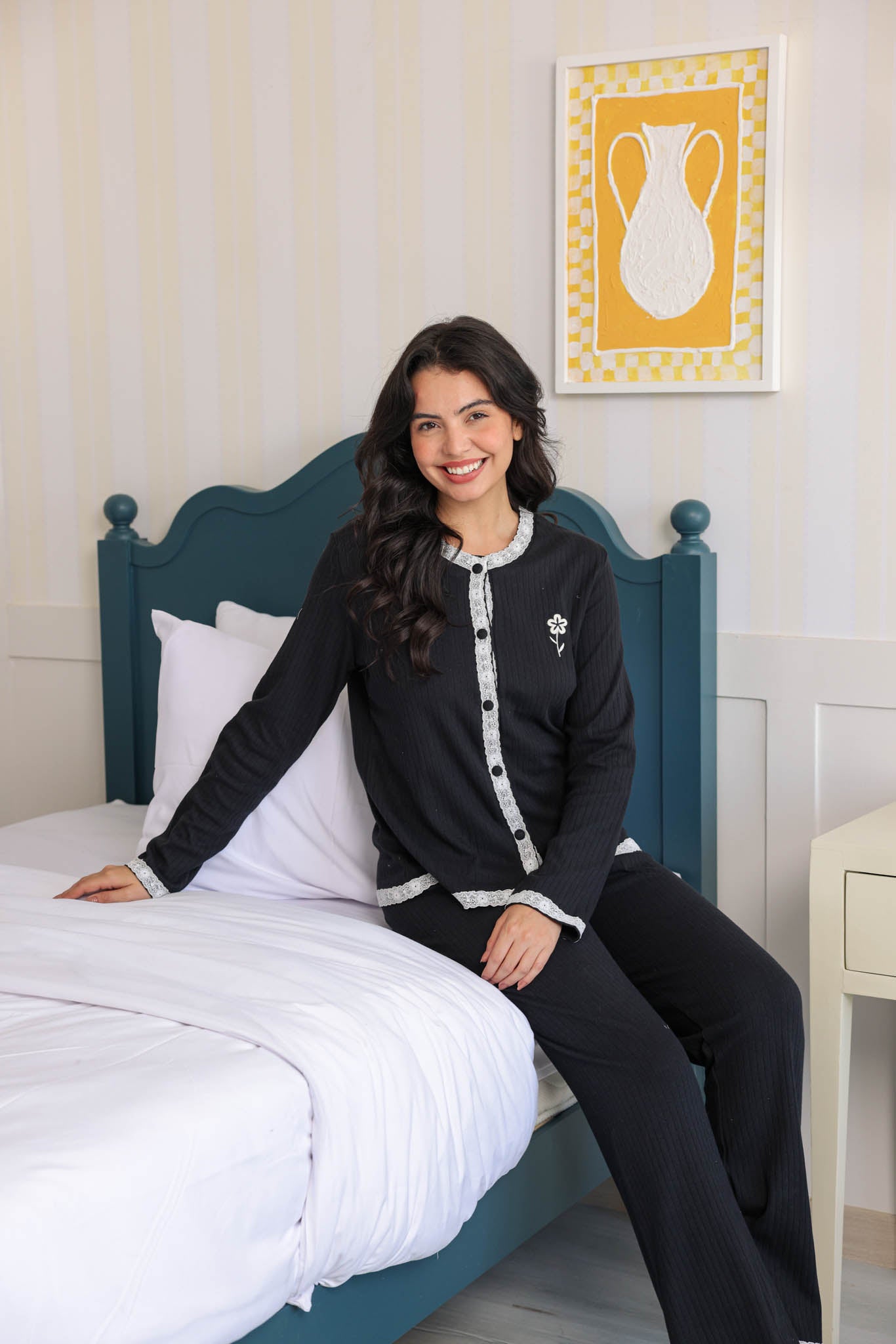 بيجاما كلاسيك بزراير انترلوك بدانتيل