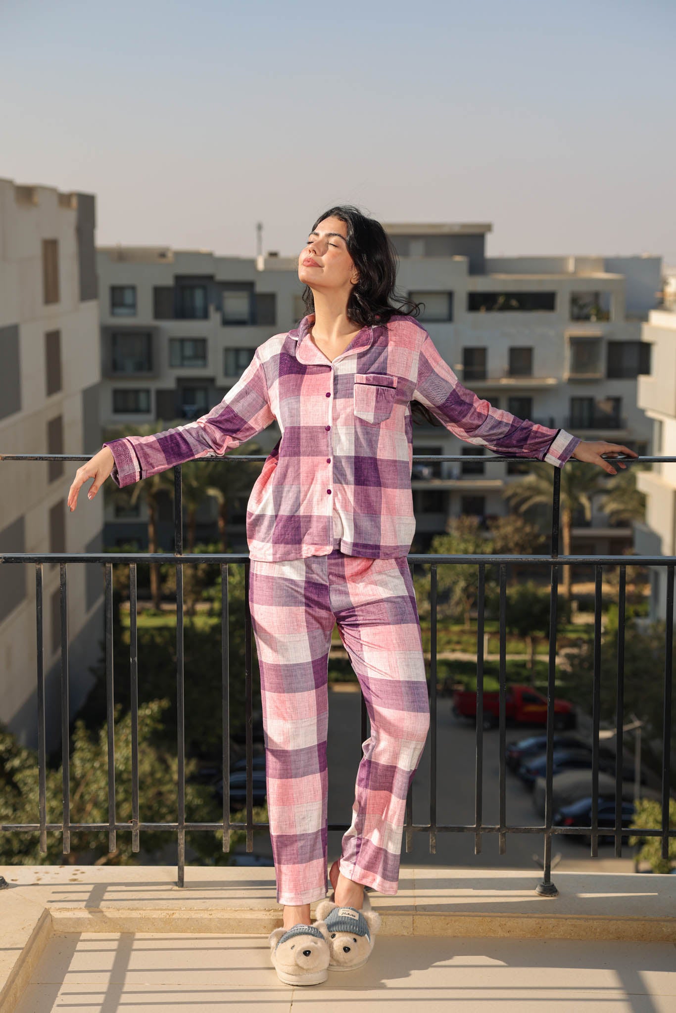 بيجاما قطيفه كلاسيك بزراير كاروهات