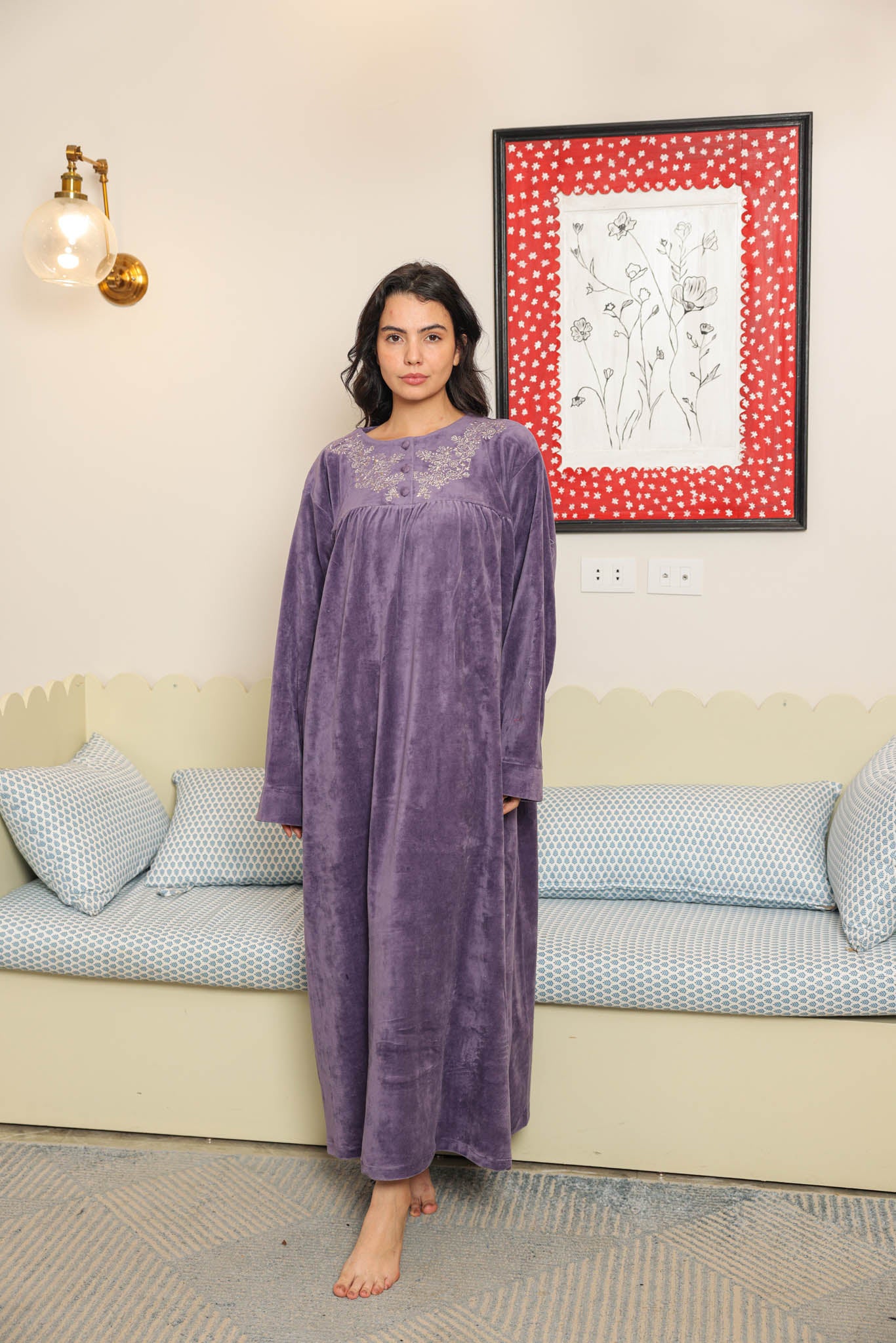 قميص قطيفه ساده مطرز بندا وزراير