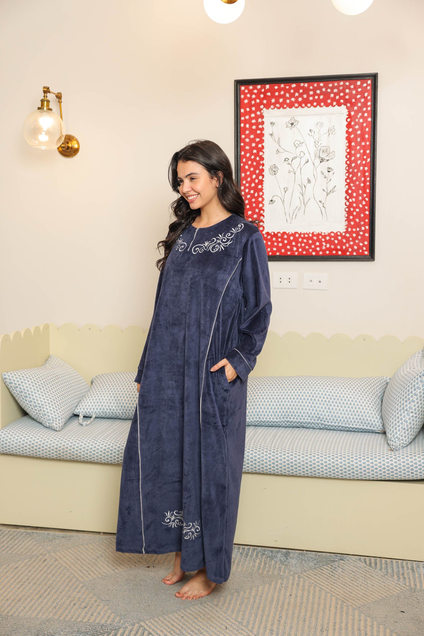 قميص حريمي قطيفه ساده مطرز بسوسته