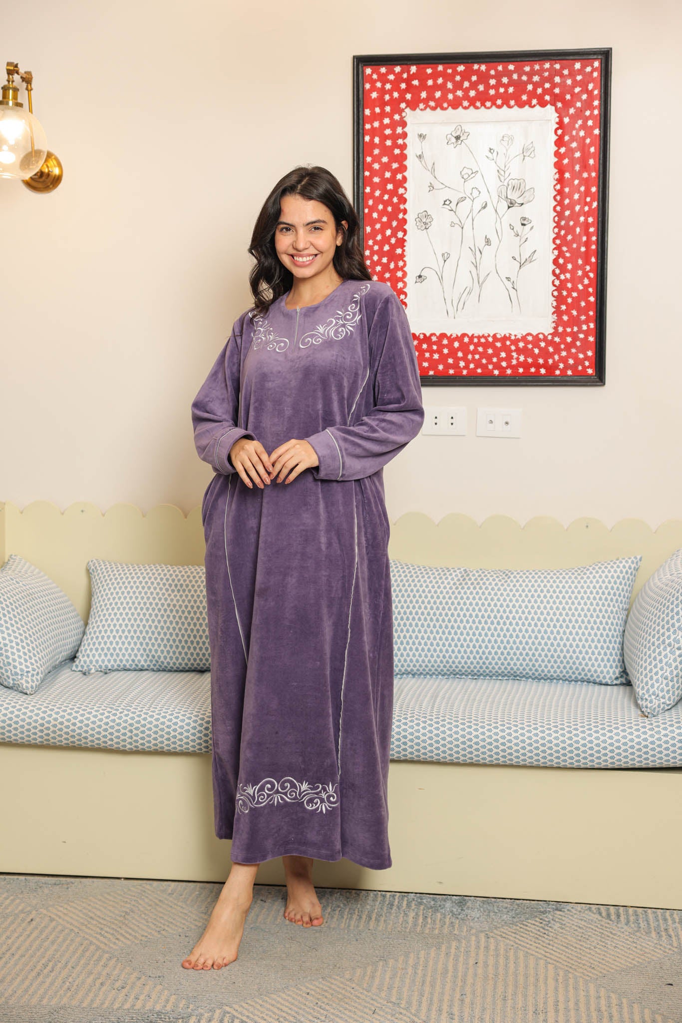 قميص حريمي قطيفه ساده مطرز بسوسته