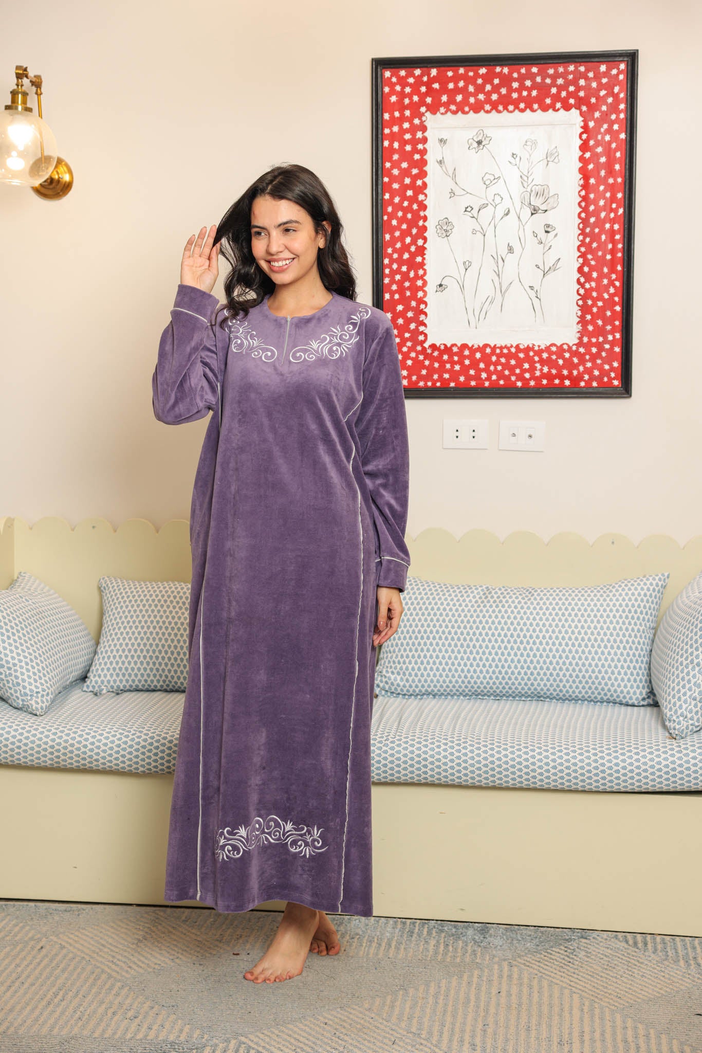 قميص حريمي قطيفه ساده مطرز بسوسته