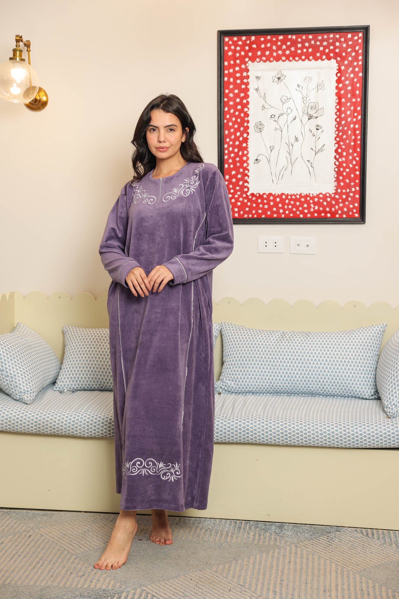 قميص حريمي قطيفه ساده مطرز بسوسته