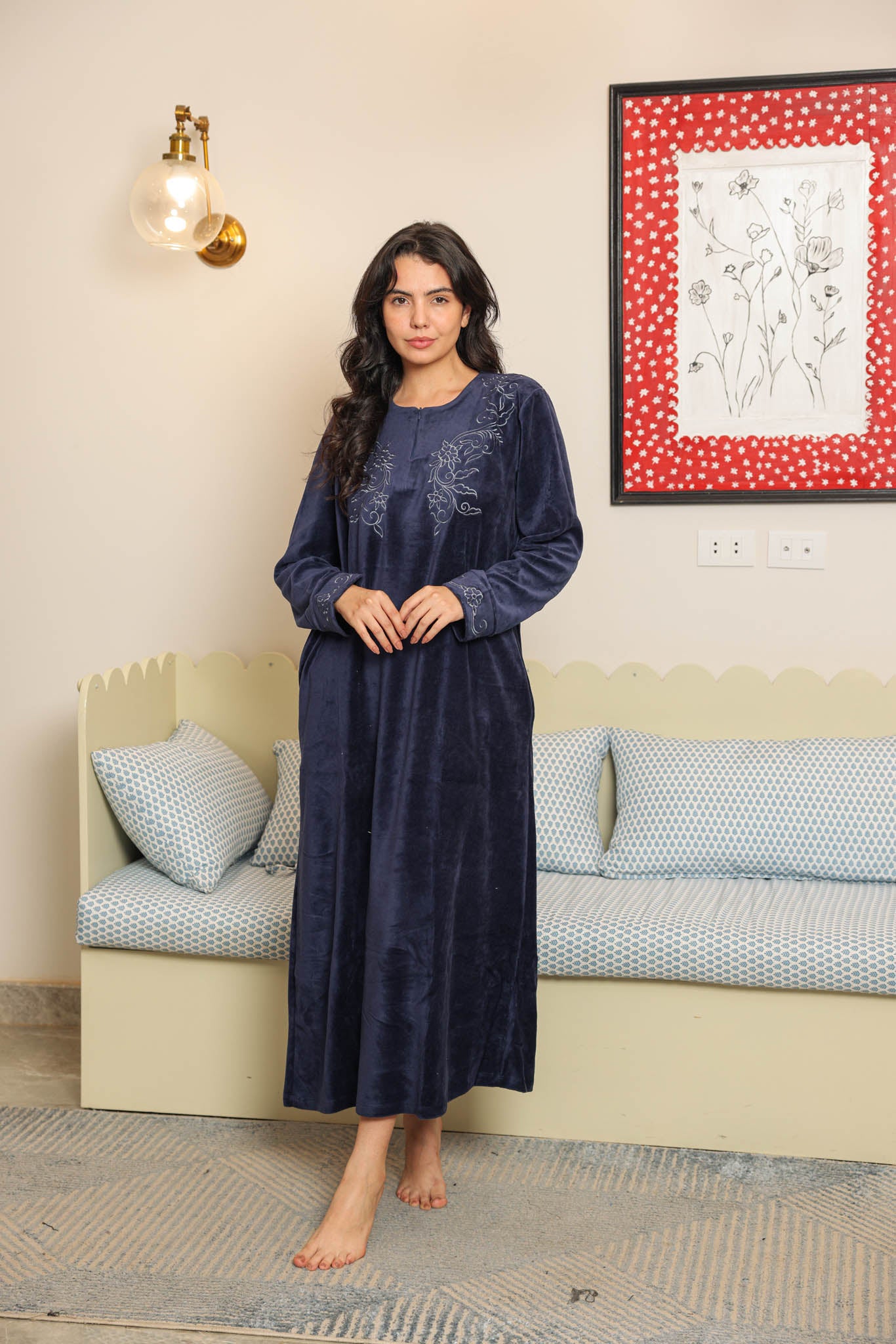 قميص حريمي قطيفه ساده مطرز بسوسته