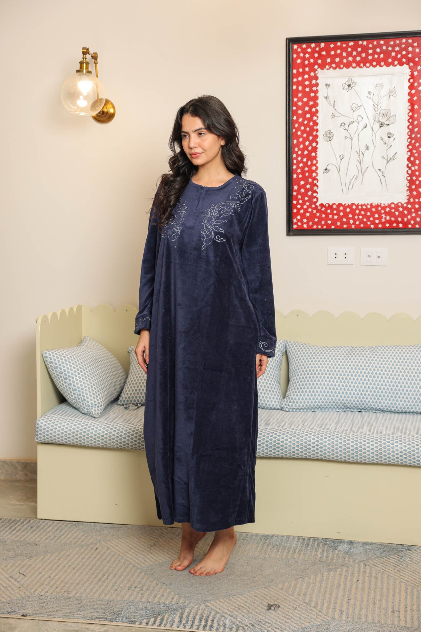 قميص حريمي قطيفه ساده مطرز بسوسته