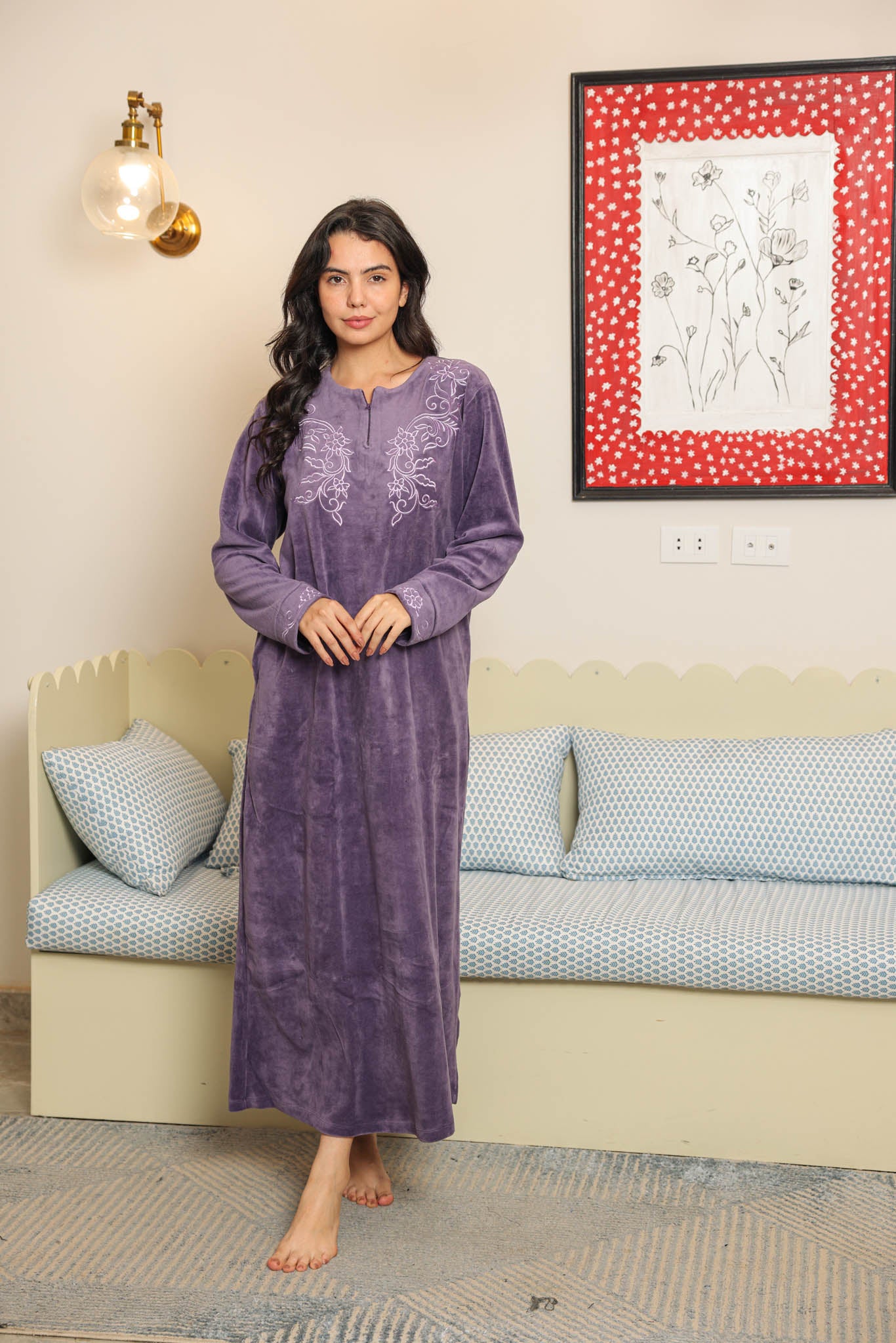 قميص حريمي قطيفه ساده مطرز بسوسته