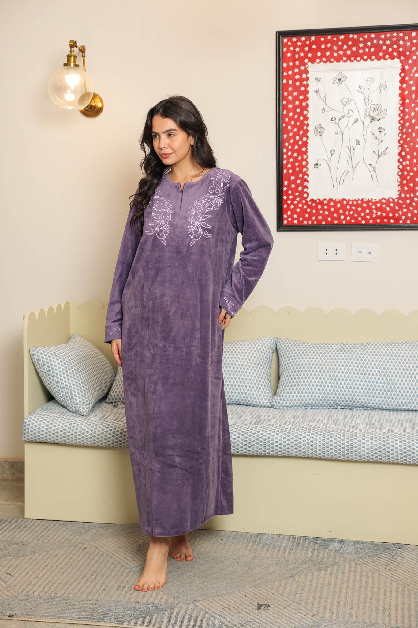 قميص حريمي قطيفه ساده مطرز بسوسته