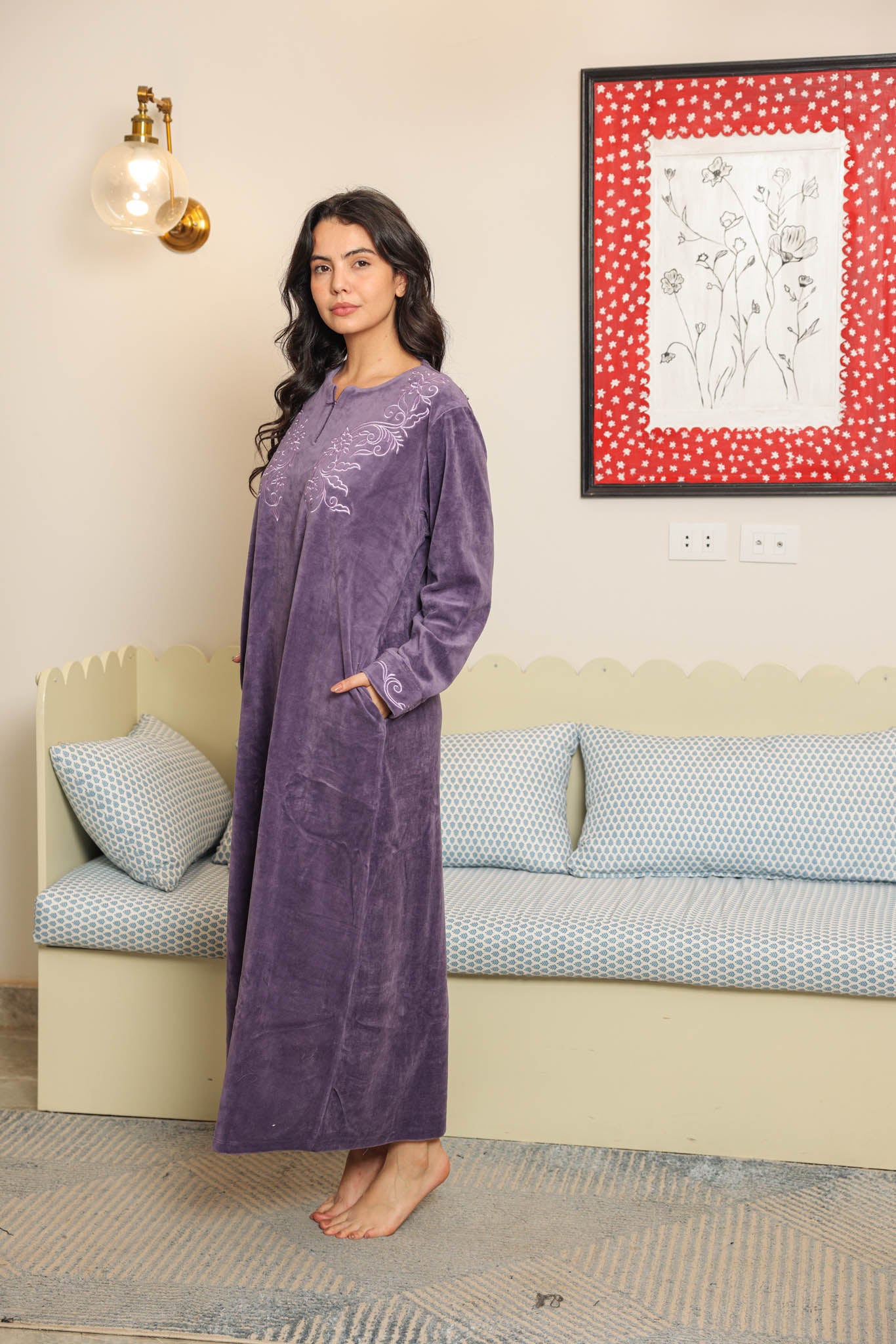 قميص حريمي قطيفه ساده مطرز بسوسته