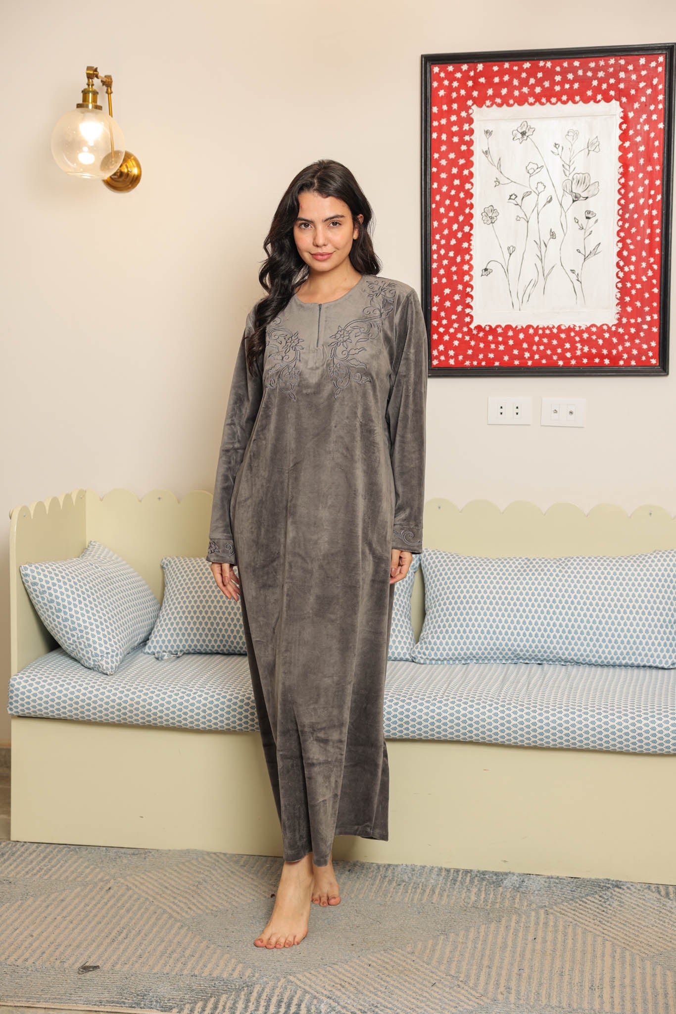 قميص حريمي قطيفه ساده مطرز بسوسته