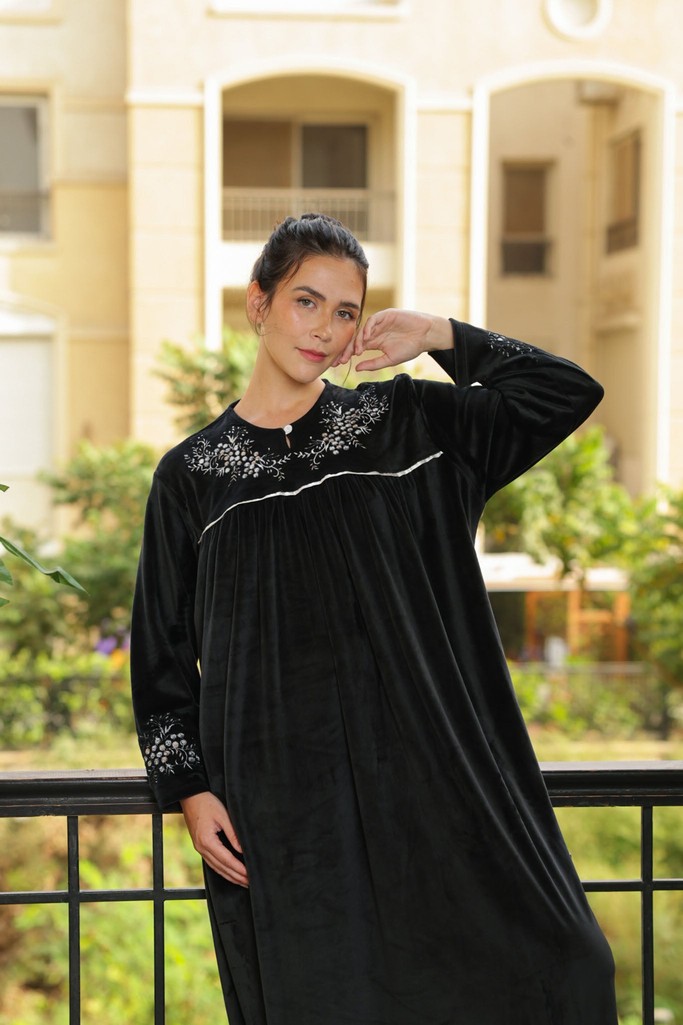 جلابيبه قطيفه ساده بسفره تطريز