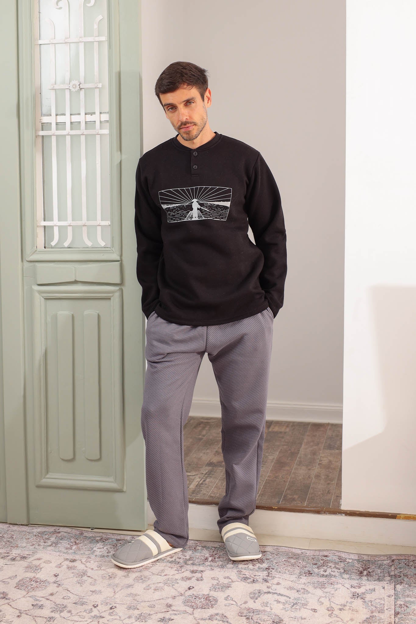 بيجاما ميلتون صدرد مطبوع بنطلون روتاري