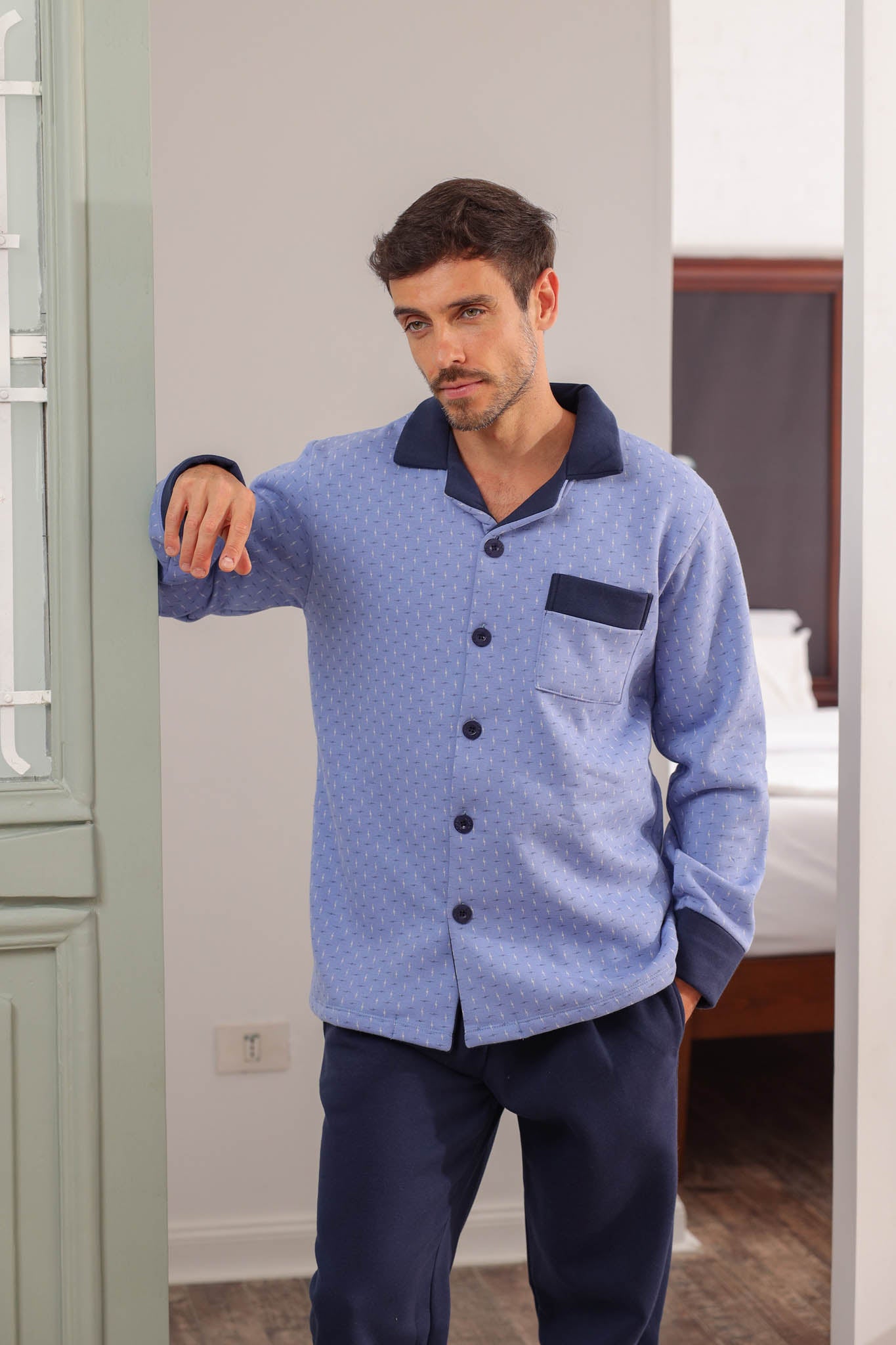 بيجاما كلاسيك بزراير توب مطبوع بنطلون ساده