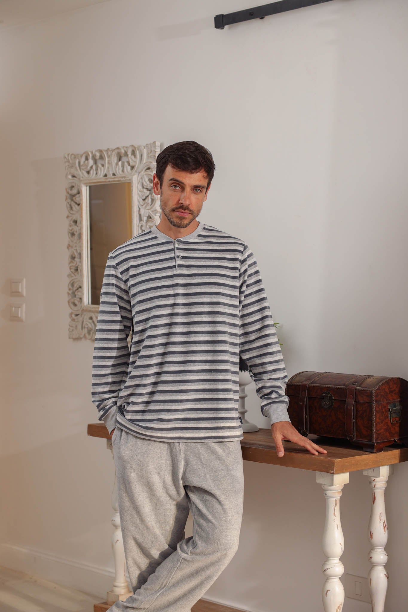 بيجاما قطيفه سترايبر بنطلون ساده