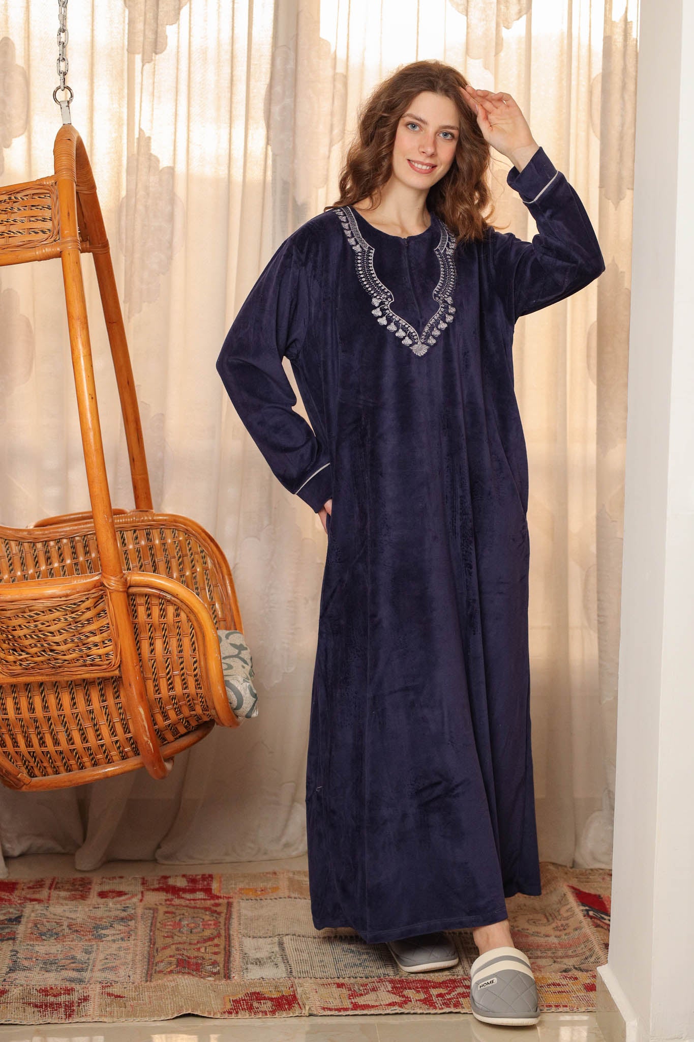 جلابيه قطيفه ساده مطرز بسوسته