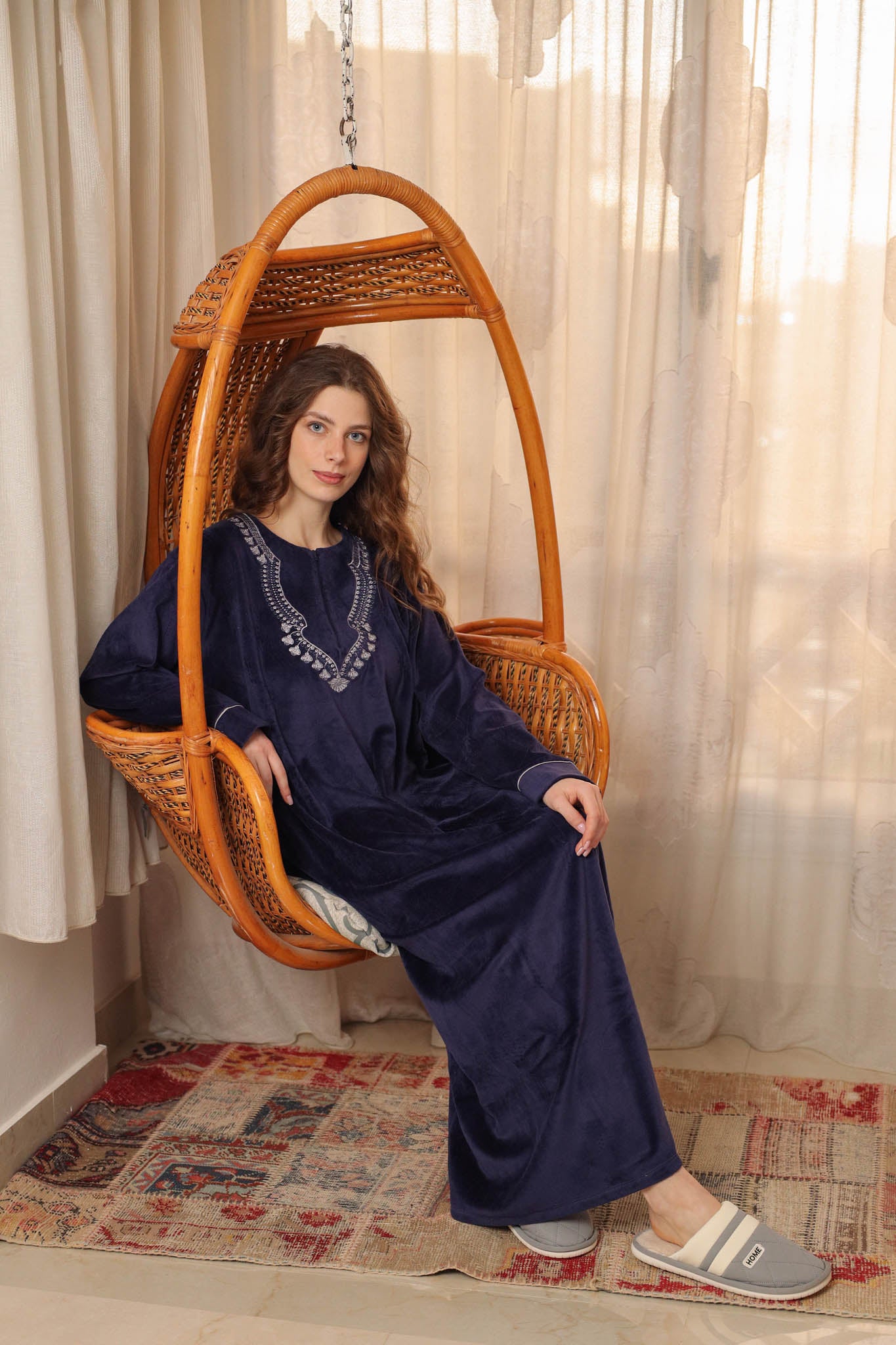 جلابيه قطيفه ساده مطرز بسوسته