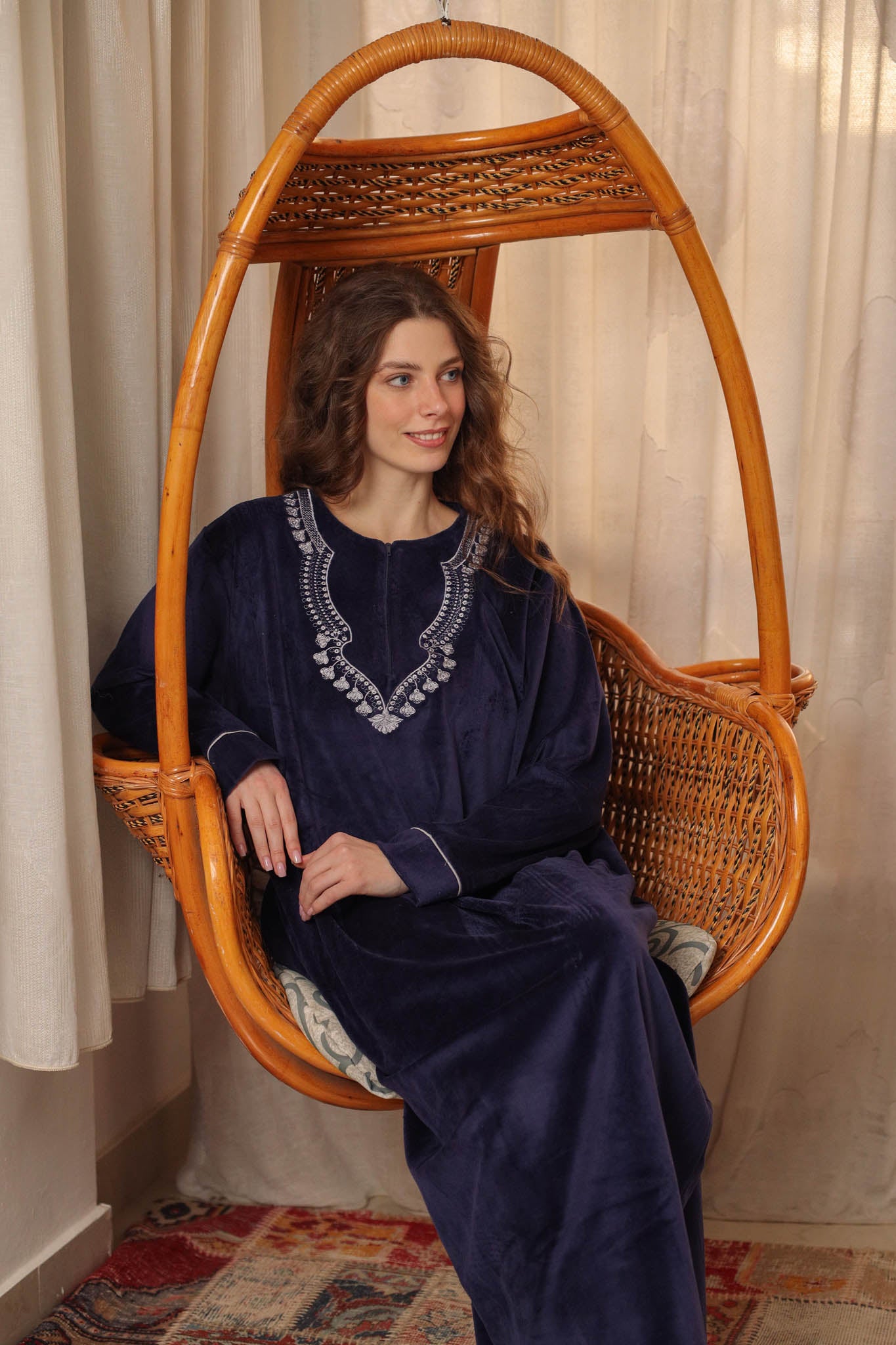 جلابيه قطيفه ساده مطرز بسوسته