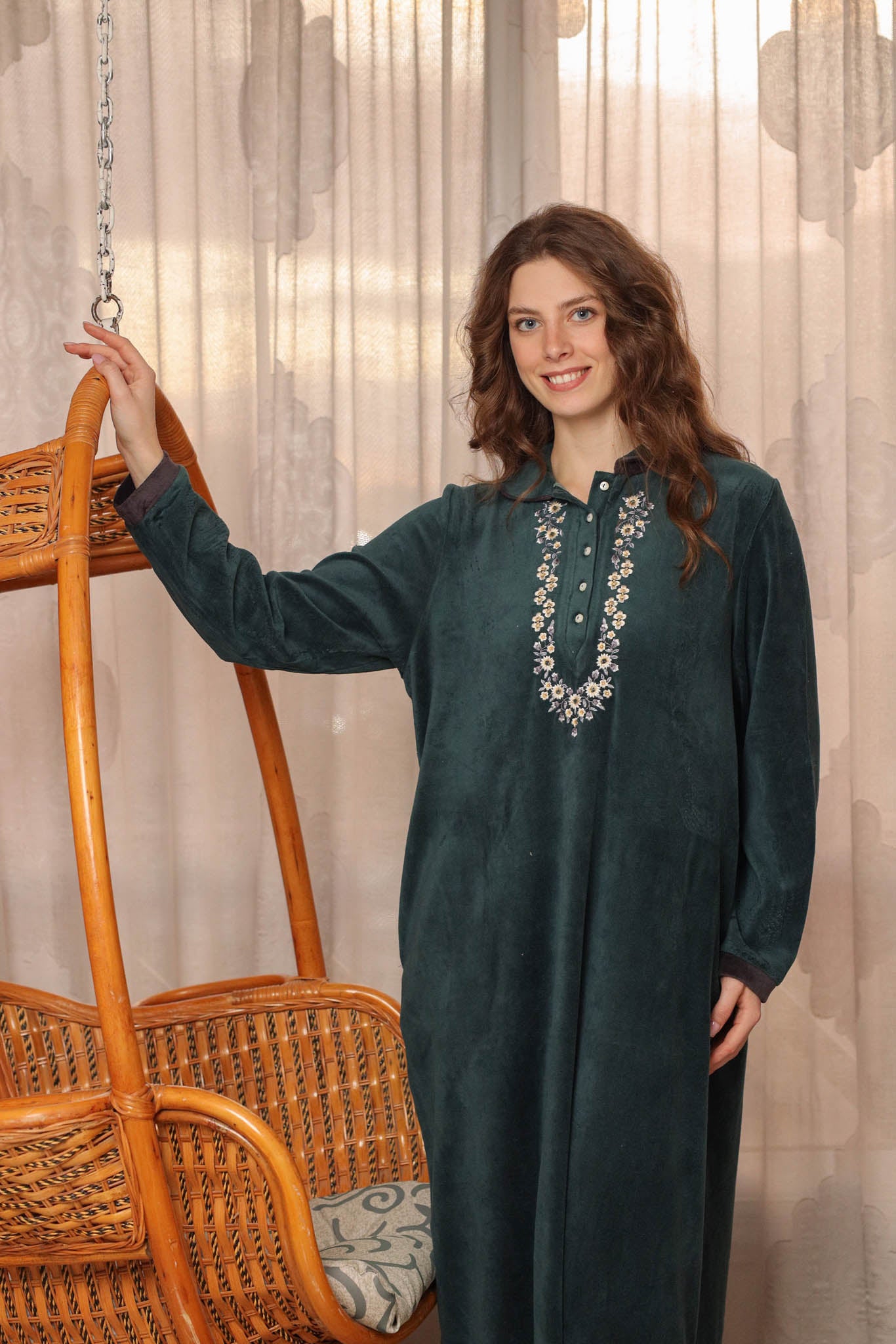 قميص قطيفه كوله ومرد مطرز