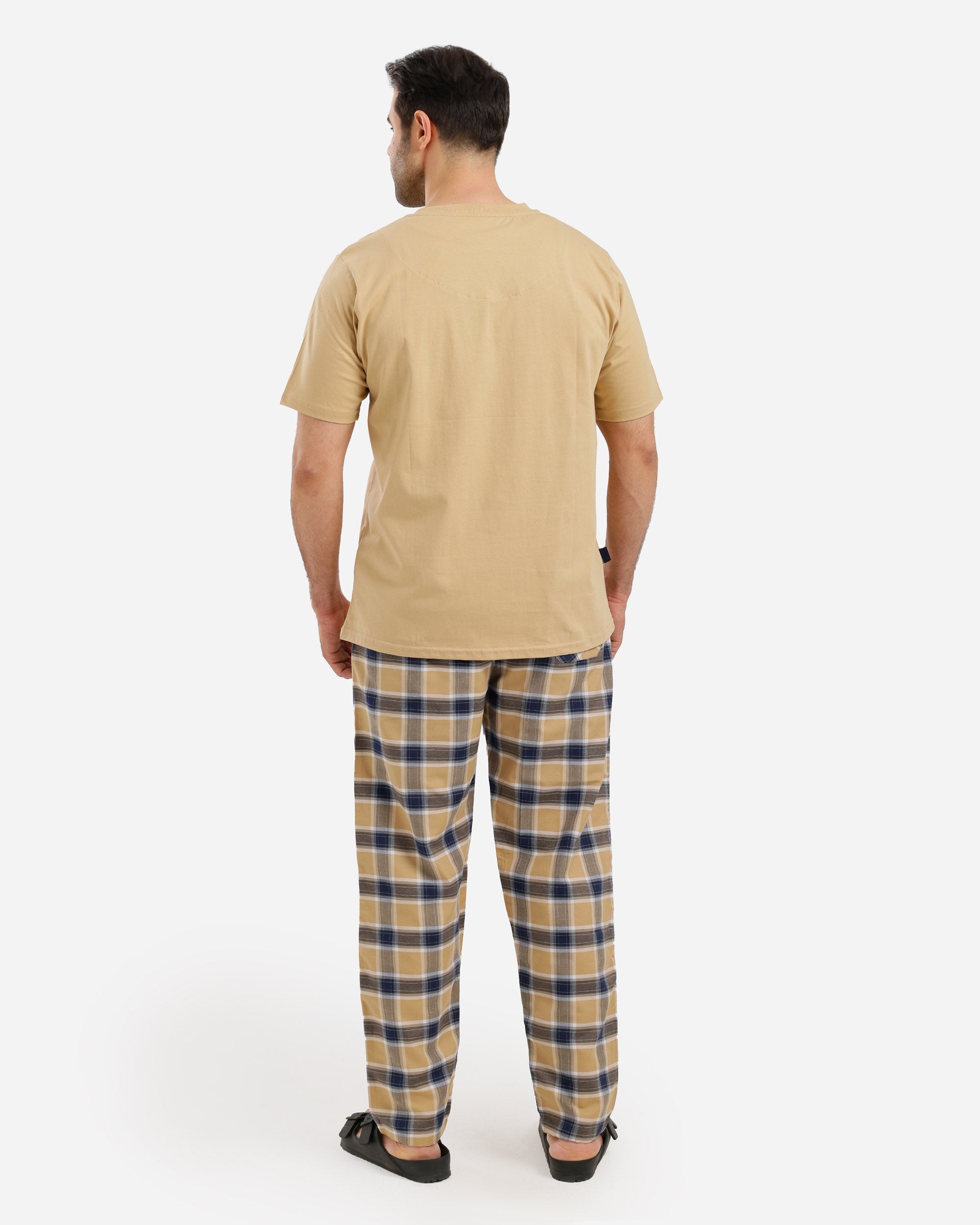 بيجاما نص كم بجيب ع الصدر بنطلون كاروهات