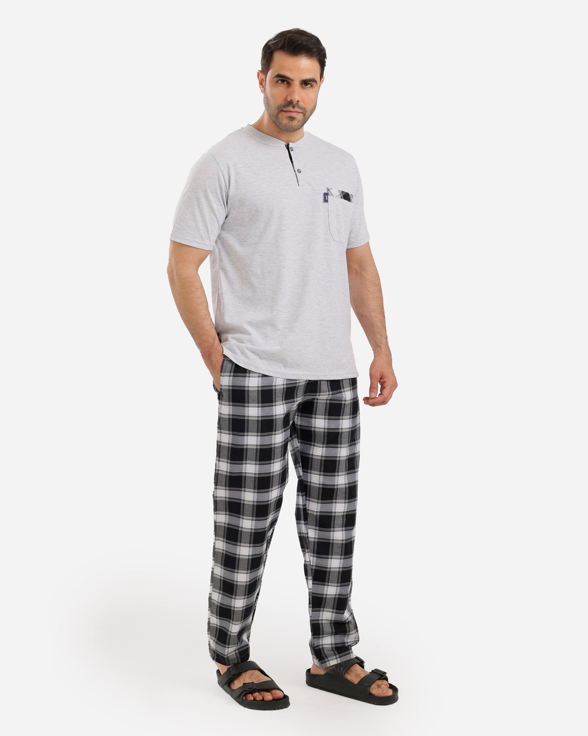 بيجاما نص كم بجيب ع الصدر بنطلون كاروهات