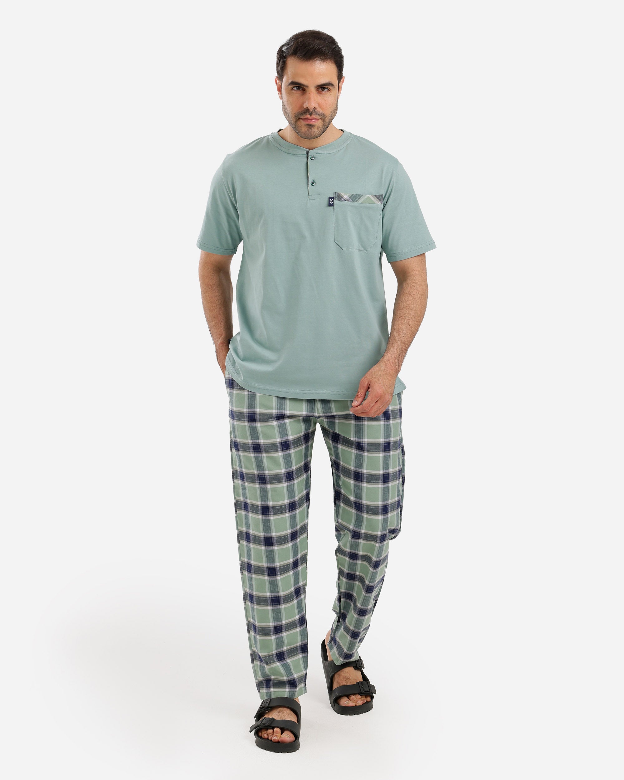 بيجاما نص كم بجيب ع الصدر بنطلون كاروهات