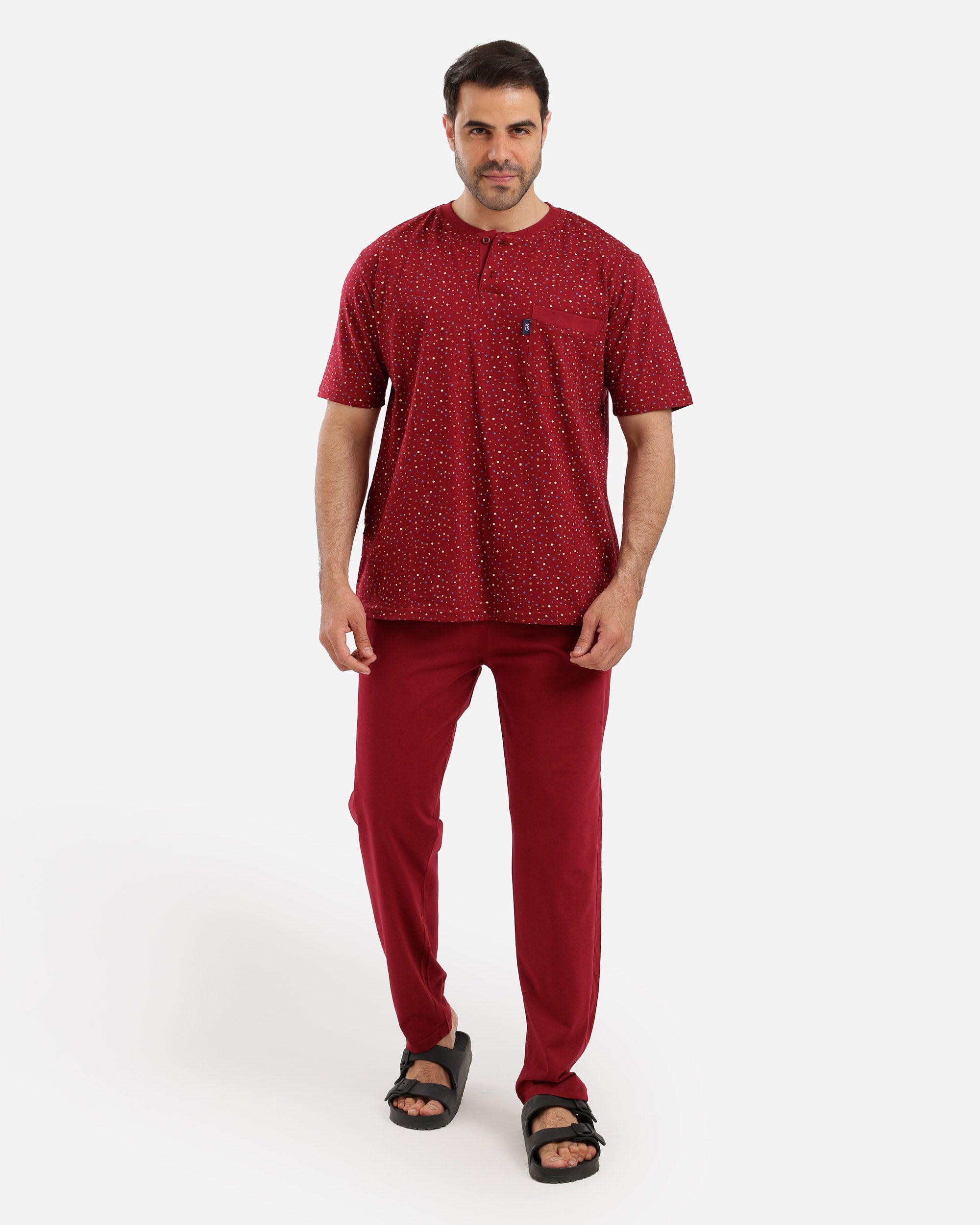 بيجاما نص كم منقط وجيب ع الصدر بنطلون ساده