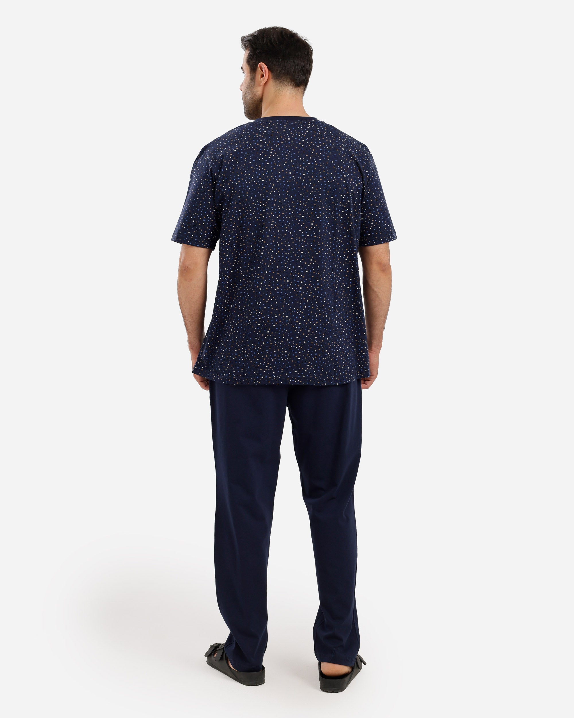 بيجاما نص كم منقط وجيب ع الصدر بنطلون ساده