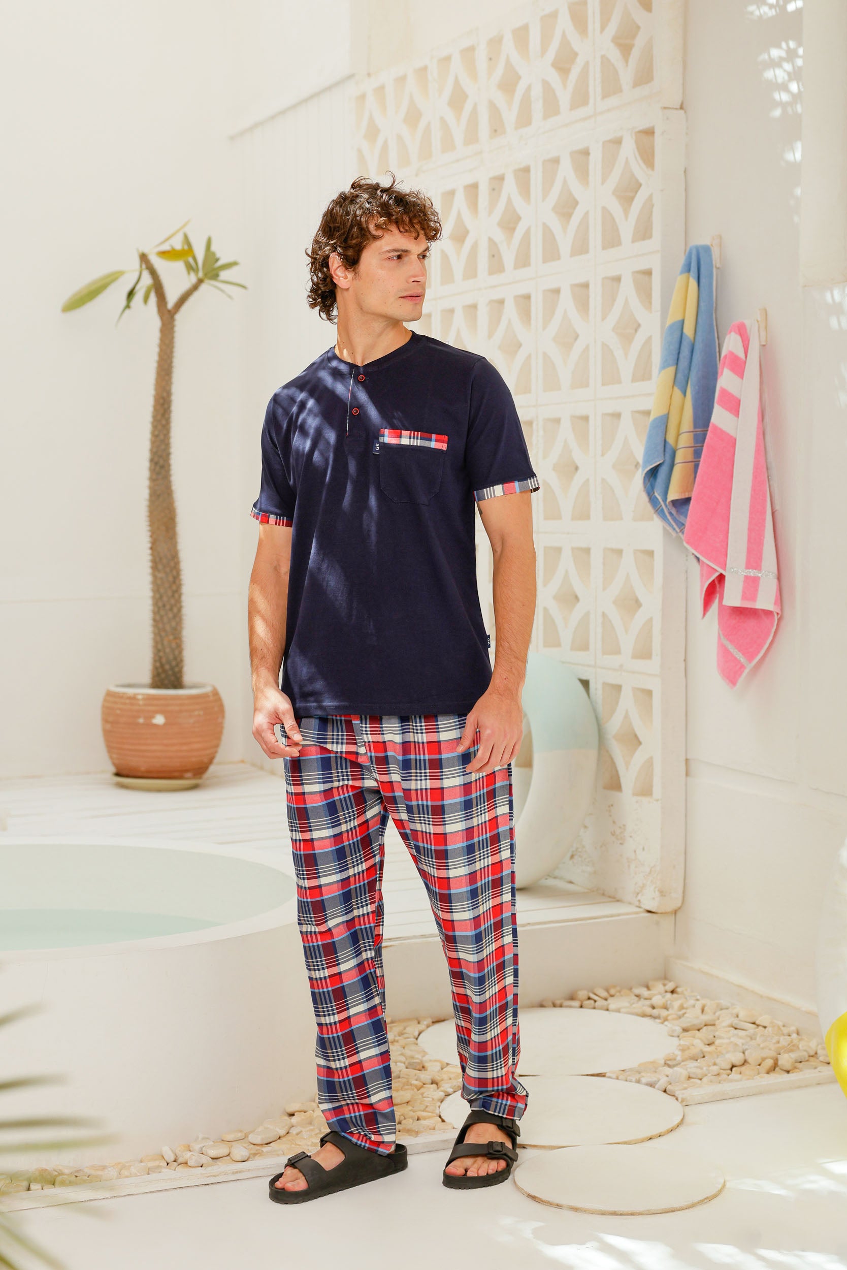 بيجاما نص كم بجيب ع الصدر بنطلون كاروهات