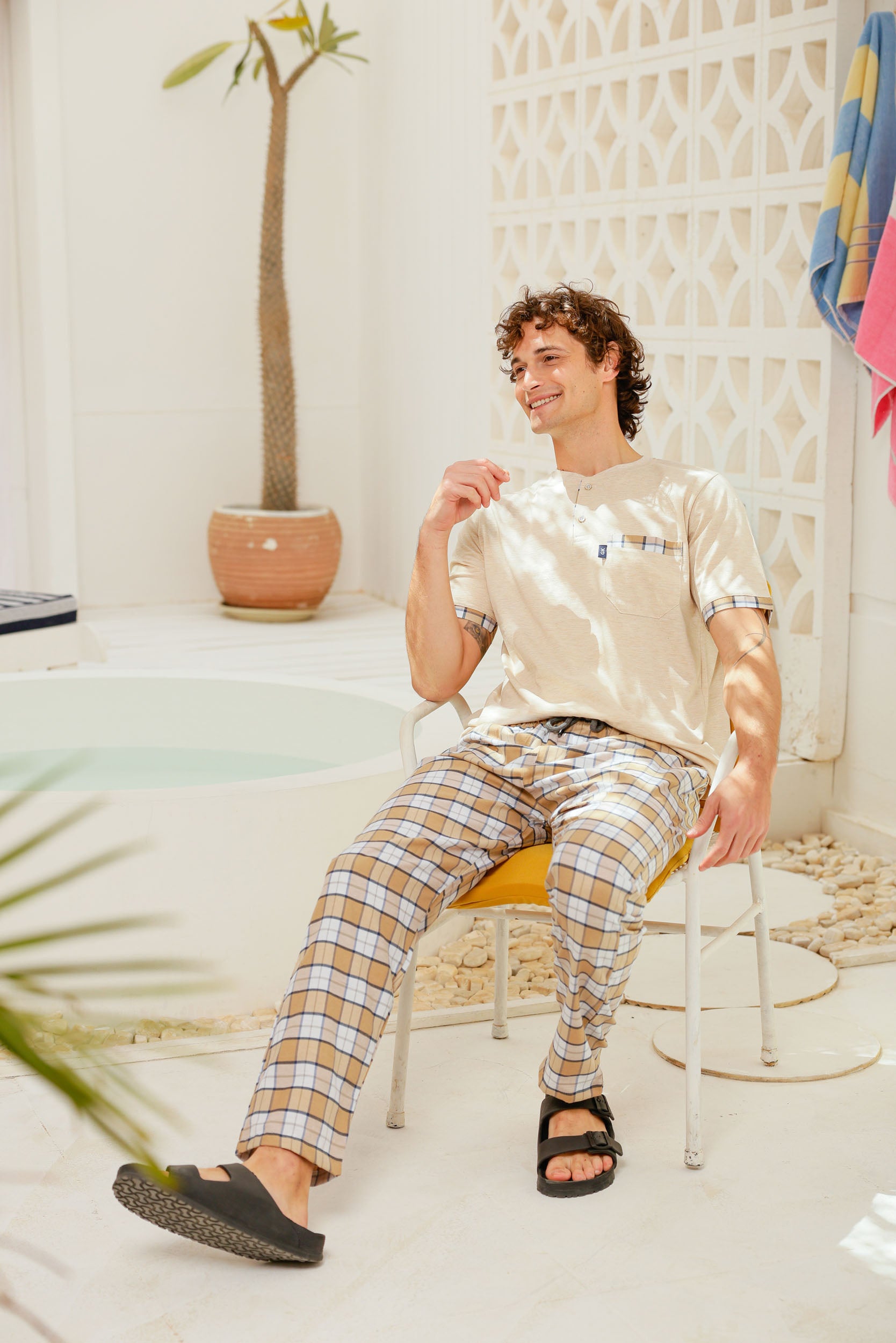 بيجاما نص كم بجيب ع الصدر بنطلون كاروهات