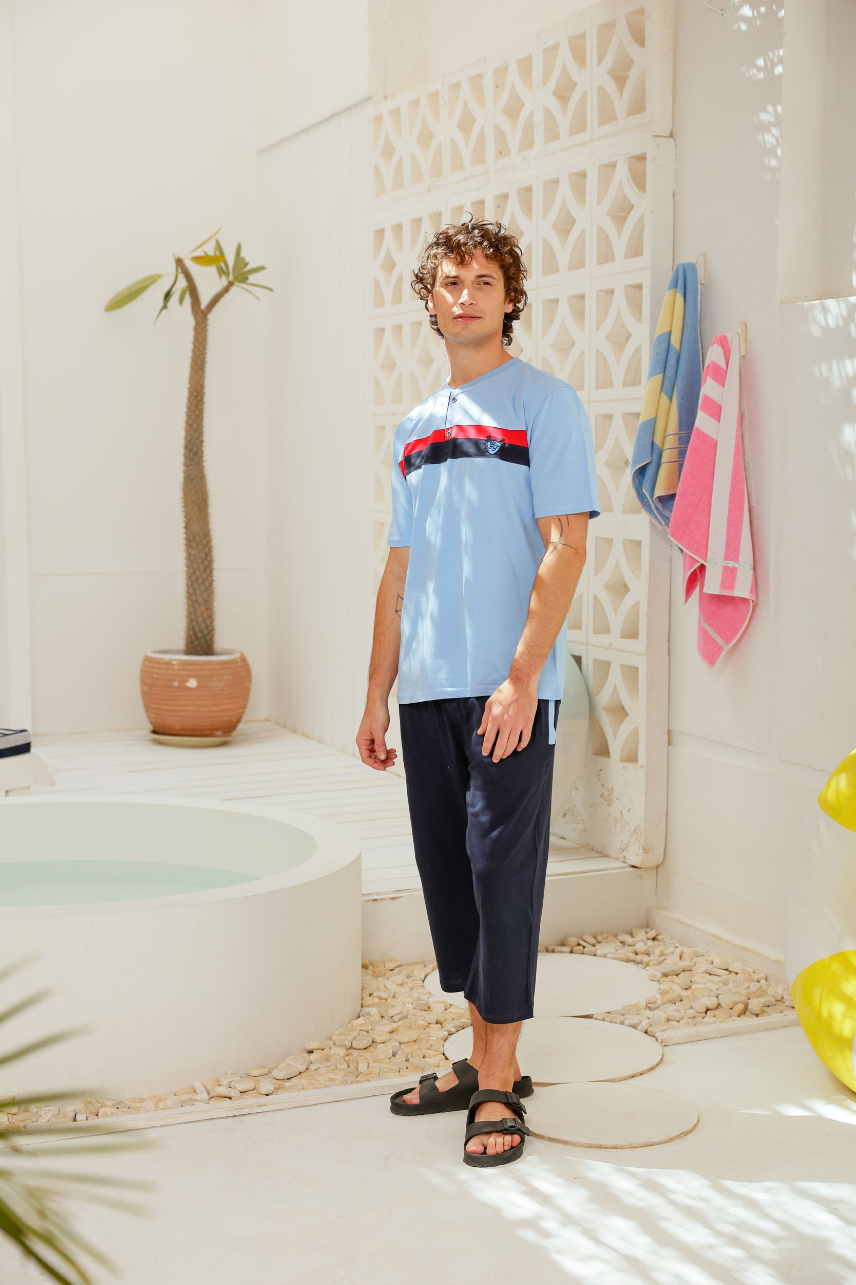 بيجاما نص كم بنتاكور بمرد وزراير