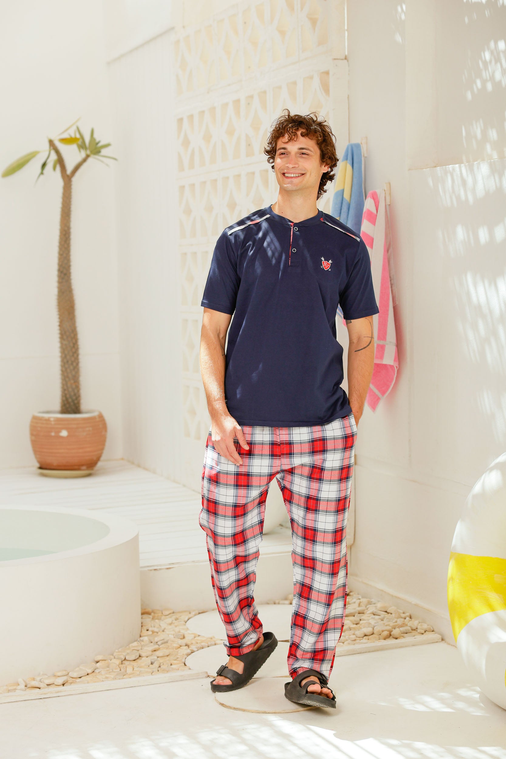 بيجاما نص كم مطرز ع الصدر بنطلون كاروه