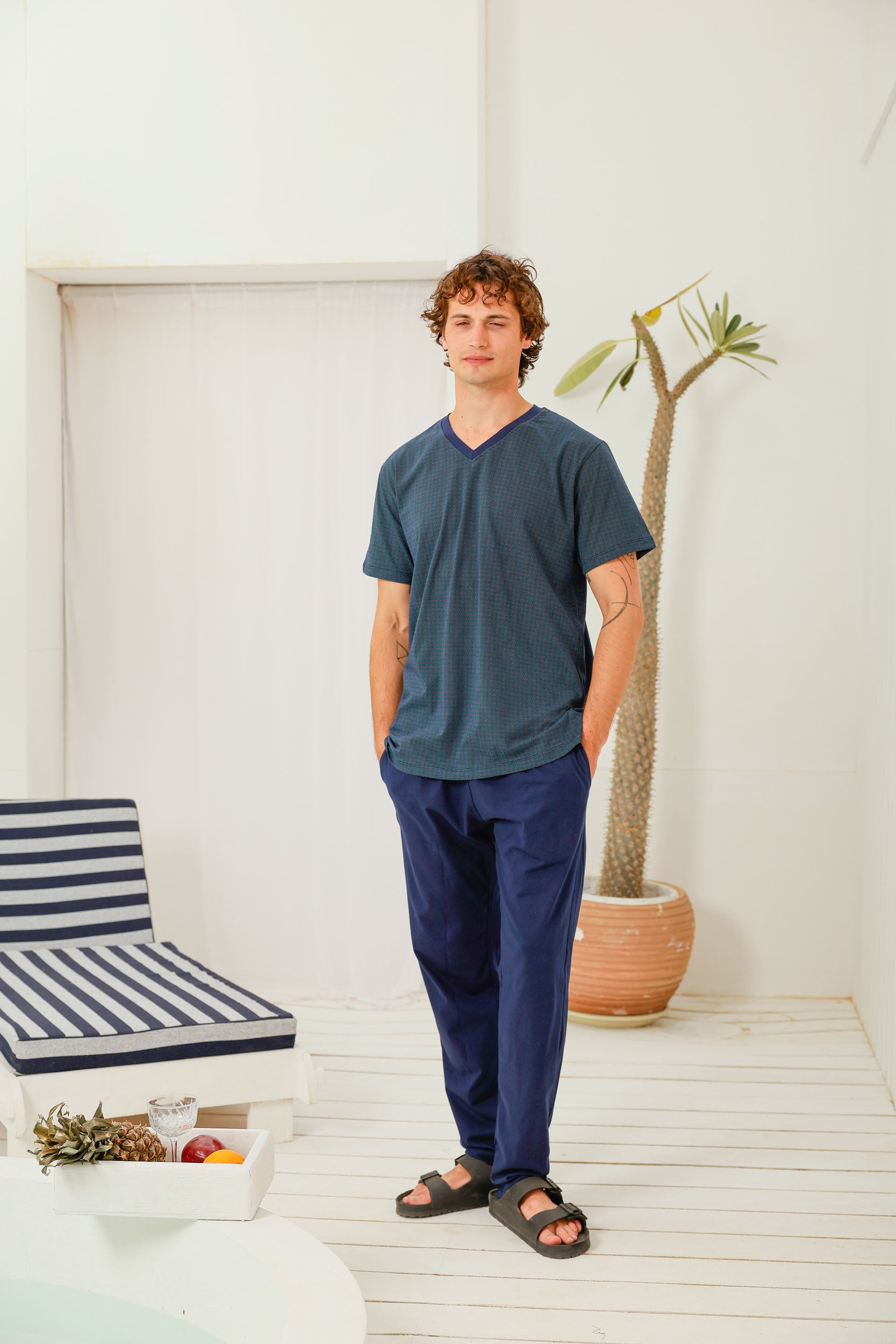 بيجاما نص كم مطبوع رقبه V بنطلون ساده