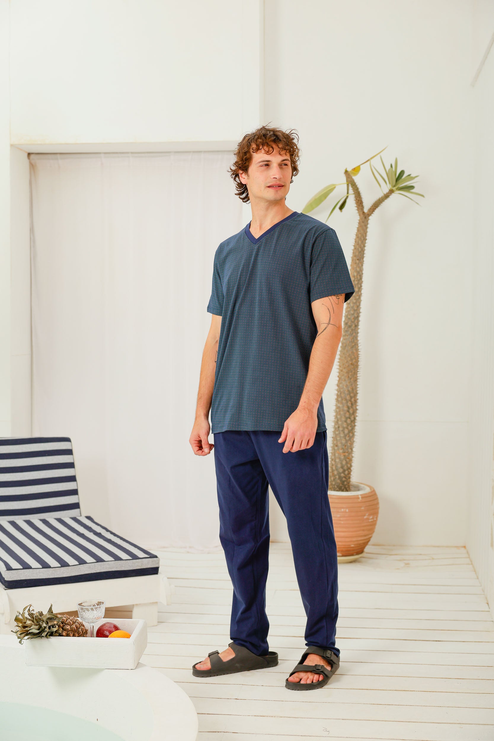 بيجاما نص كم مطبوع رقبه V بنطلون ساده