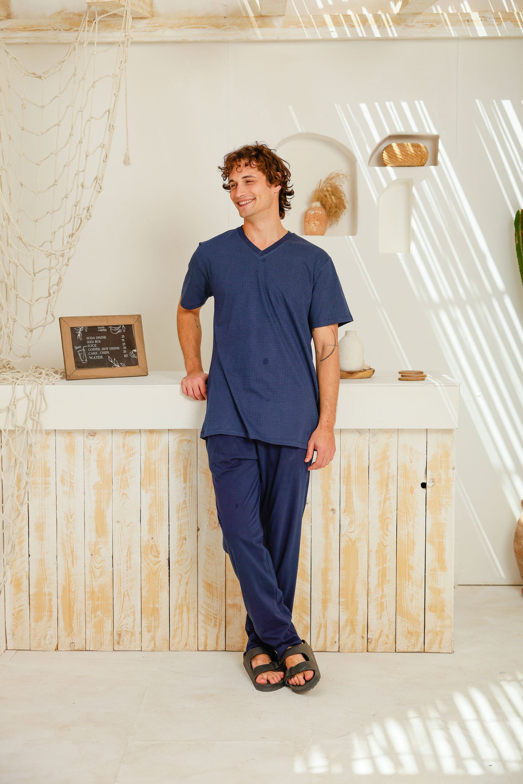 بيجاما نص كم مطبوع رقبه V بنطلون ساده