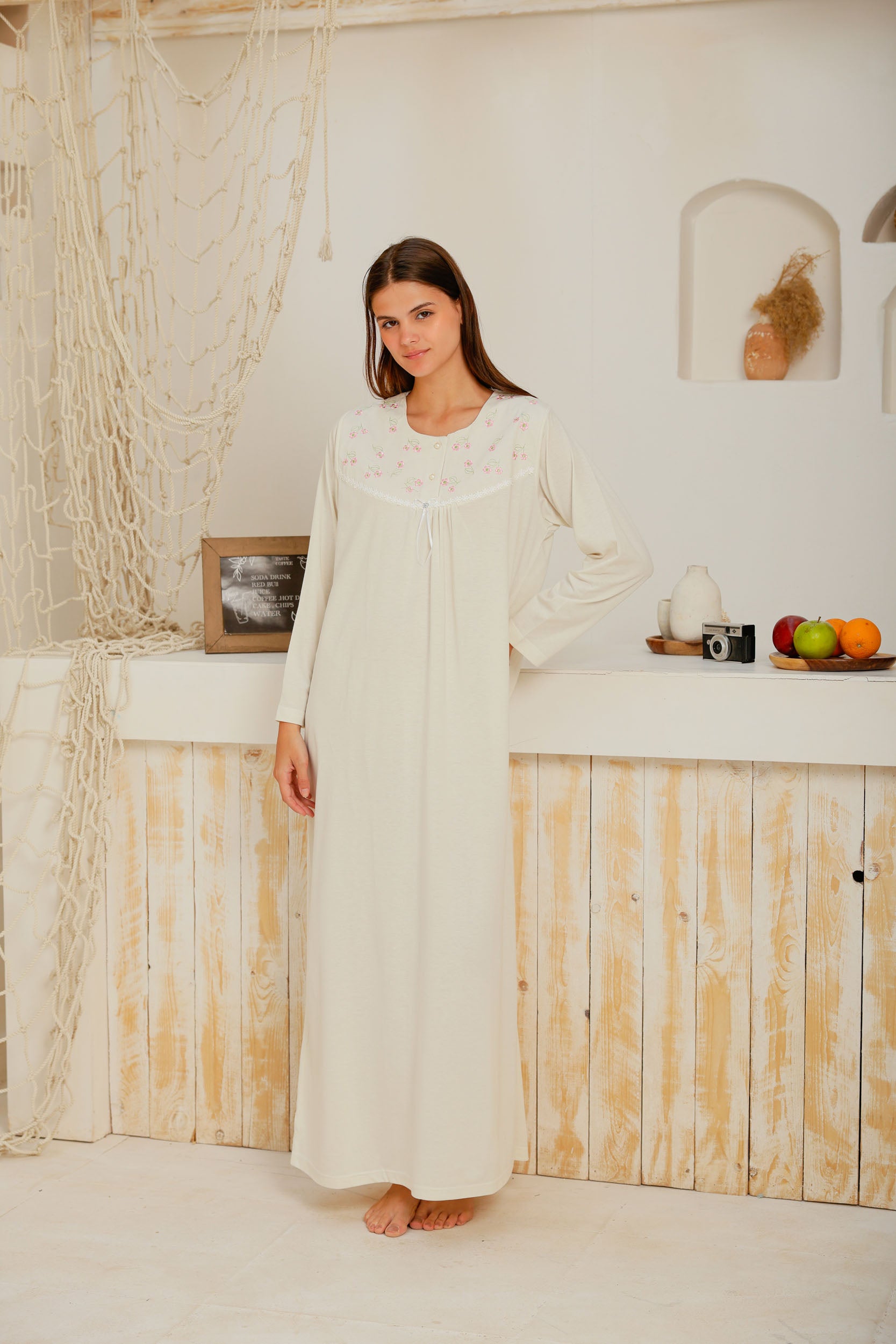 قميص حريمي بكم ساده مطرز ورده