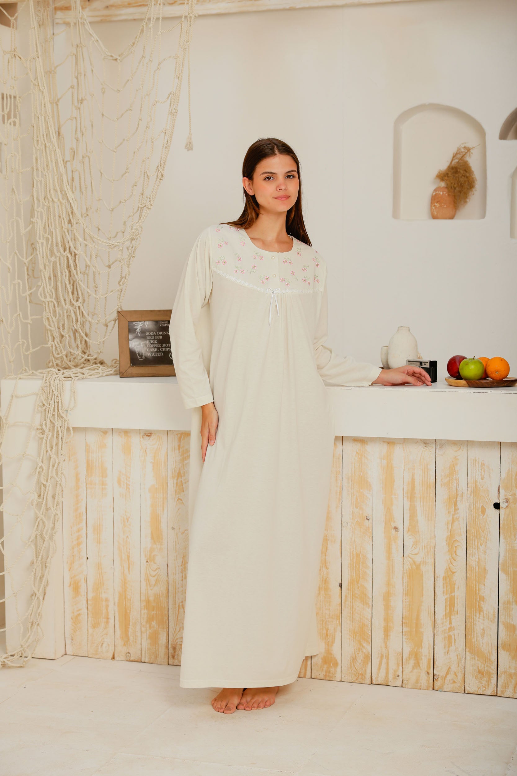 قميص حريمي بكم ساده مطرز ورده