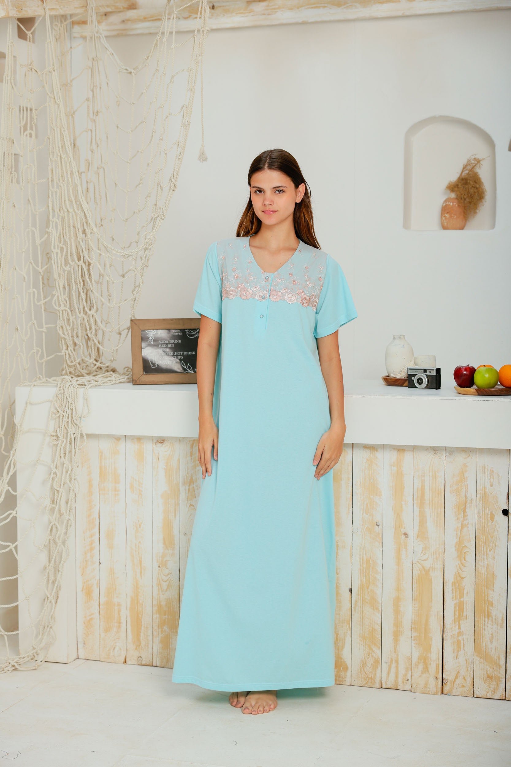 قميص نص كم بوراير بدانتيل علي الصدر