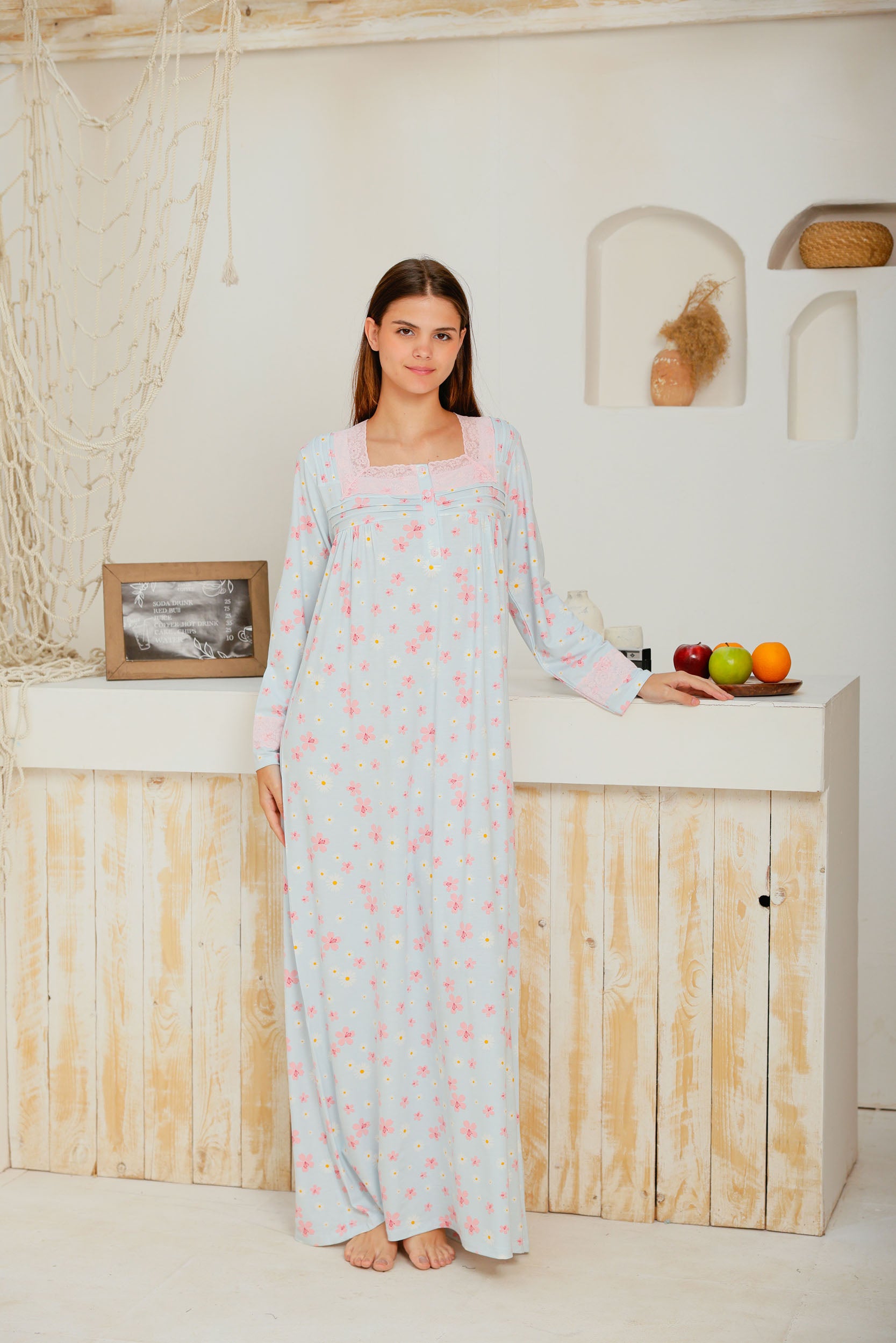 جلابيه كم روتاري بدانتيل ع الصدر