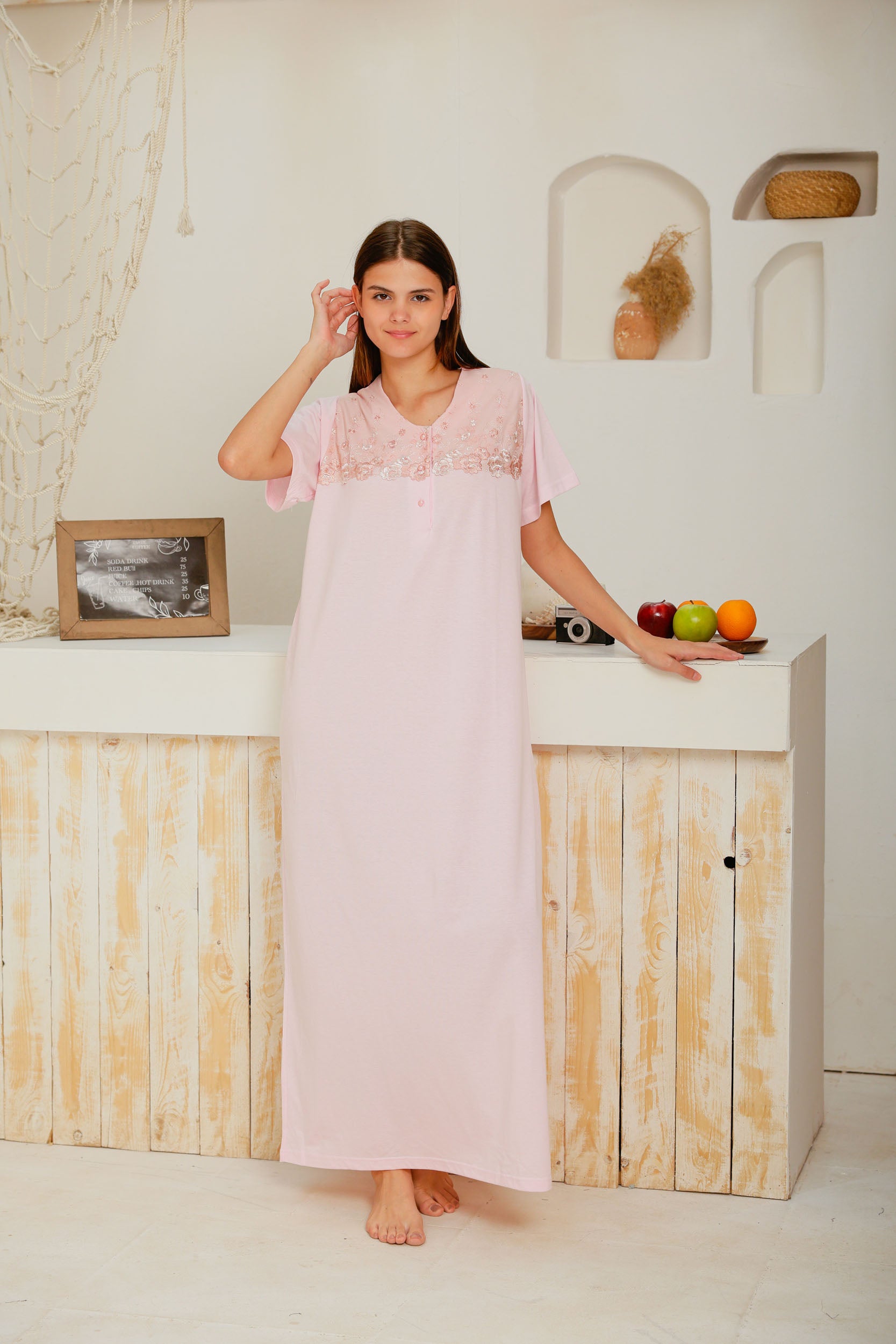 قميص نص كم بوراير بدانتيل علي الصدر